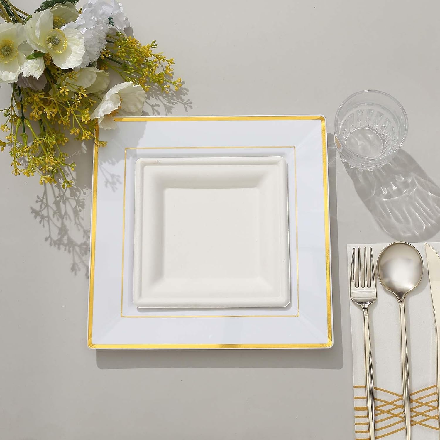 Efavormart – Paquete de 10 platos cuadrados desechables de plástico de 10 pulgadas con borde dorado brillante para bodas, cumpleaños, fiestas,
