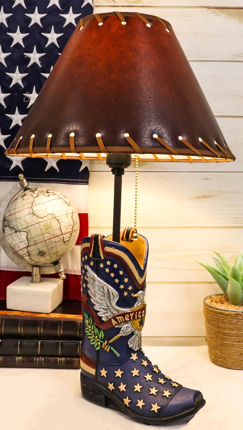 Ebros Gift Banderín patriótico de piel sintética con diseño de águila calva y bandera americana, bota vaquera, pintada a mano, lámpara de mesa de