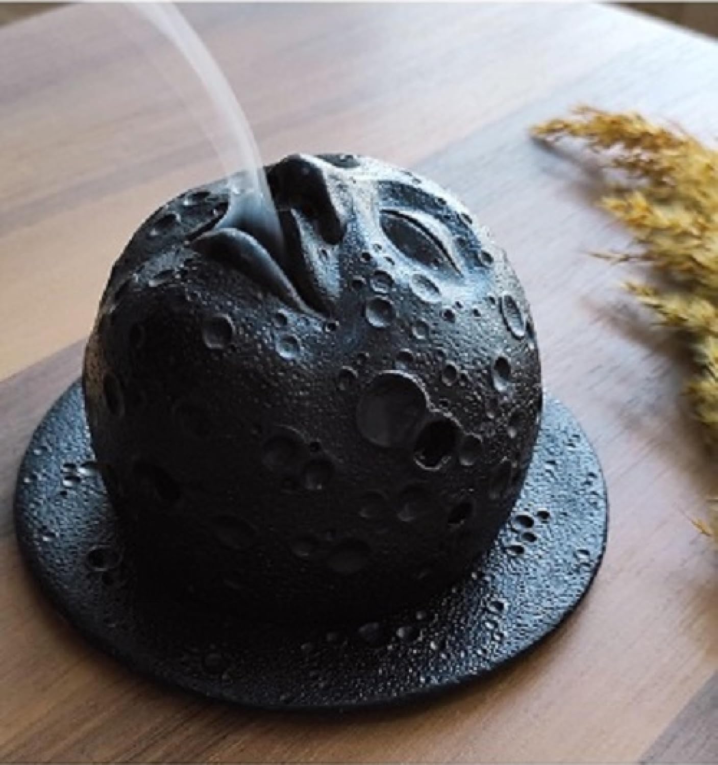 Incense holder, Full Moon Face Backflow Cone Gift Incense Burner, Incense Holder, Decorative Design Incense Bed, Stylish, Modern, Gift Idea (black)