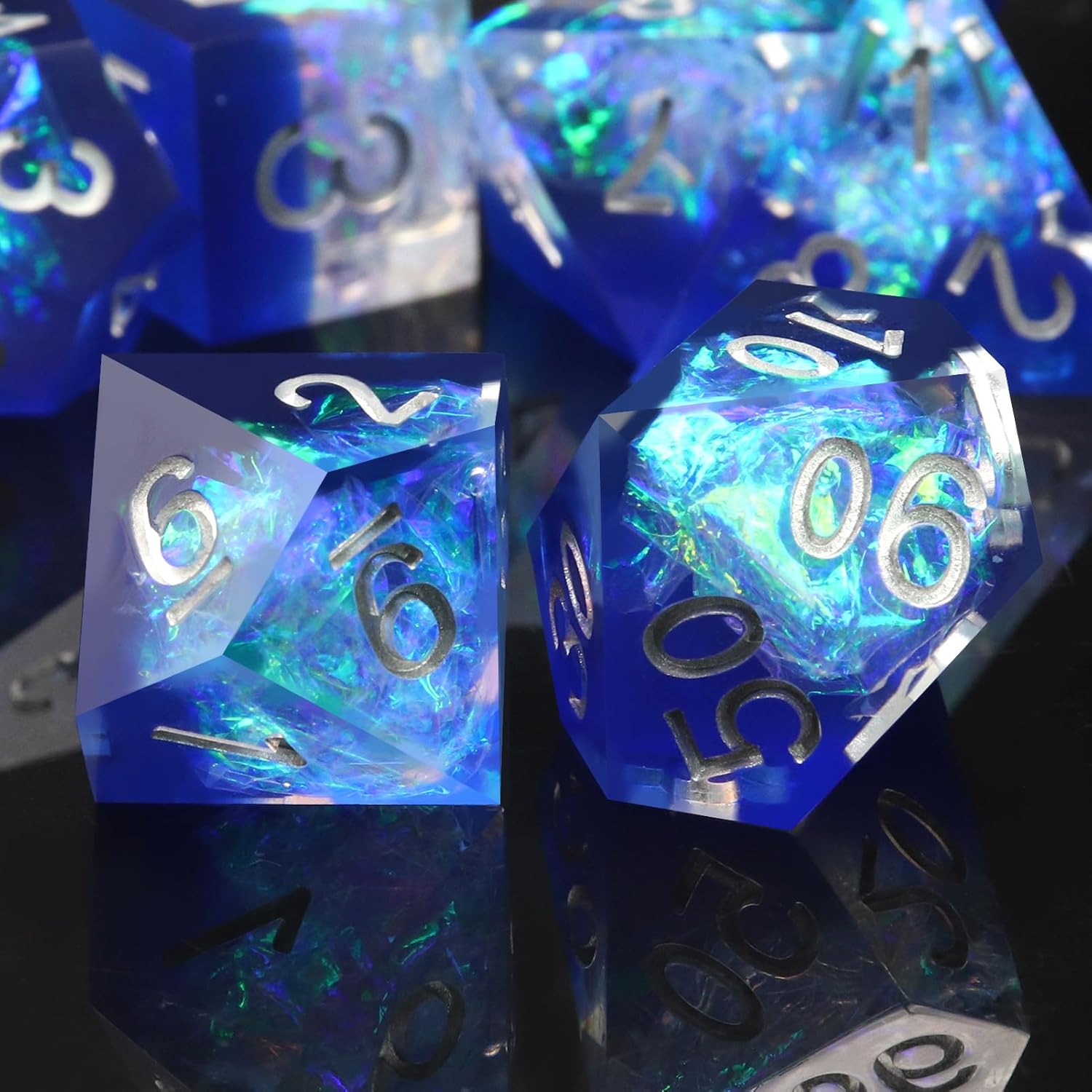 DND – Juego de dados con bordes afilados, 7 piezas de dados DND de resina transparente azul, dados poliédricos D&D con estuche de dados para juegos