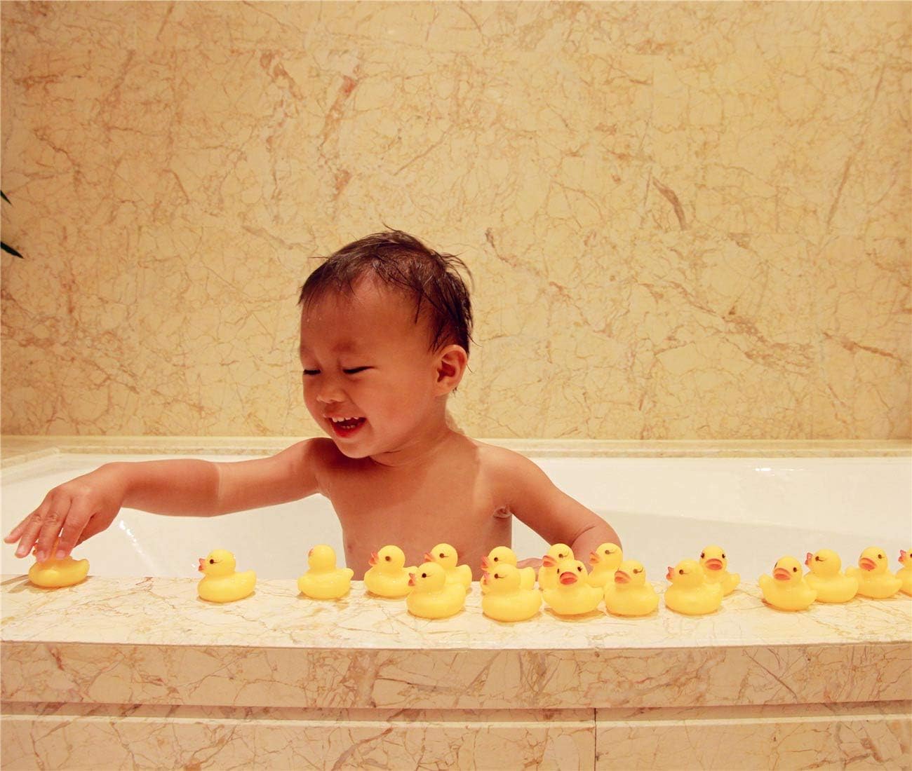 50 piezas de flotador y chirrido mini pato de goma para el baño del bebé Ducky Sound ShowerToys para niños celebrar la alegría de los niños