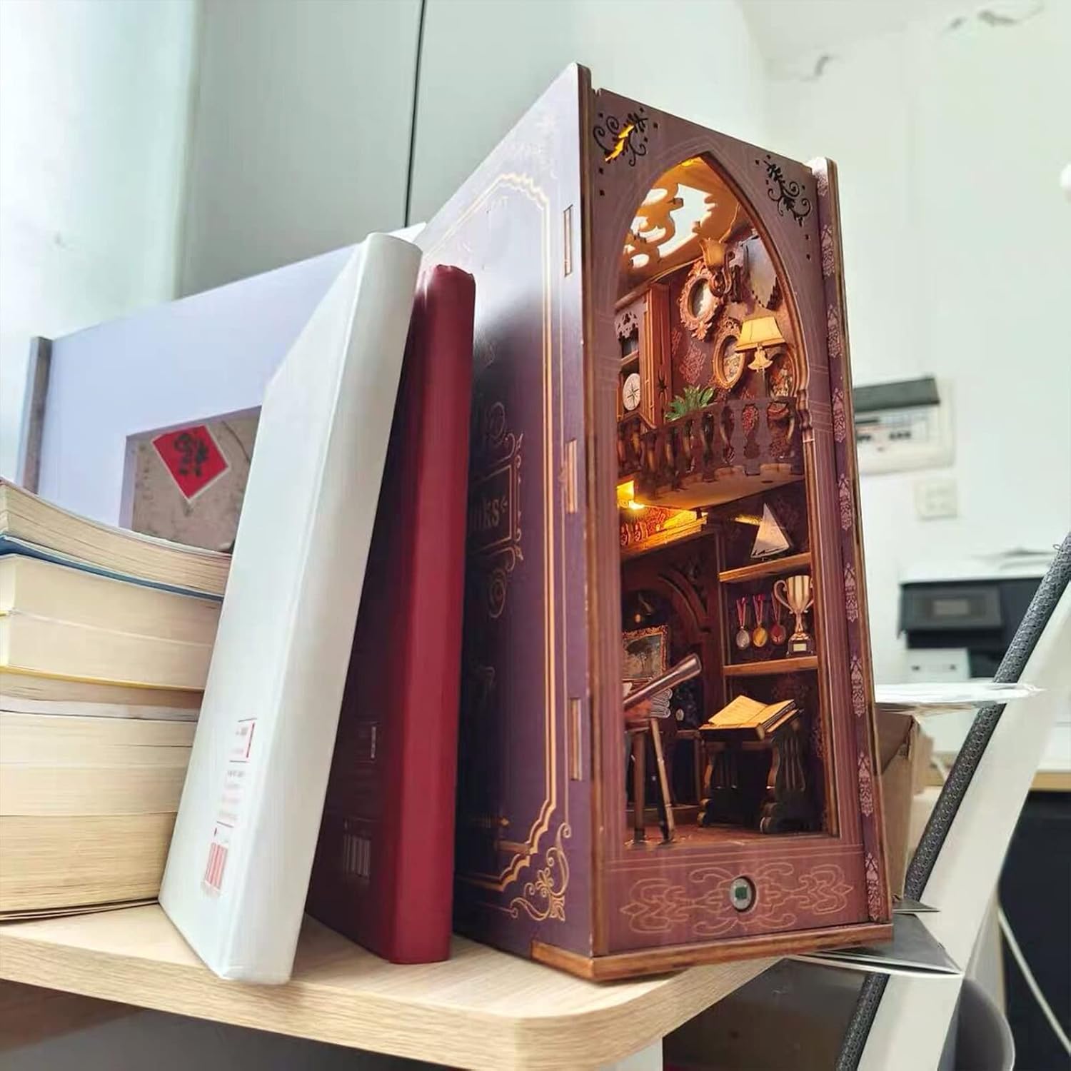 Kit de rincón de libros de biblioteca mágica de madera 3D, encantador inserto de estantería con LED táctil, decoración de sujetalibros de bricolaje,