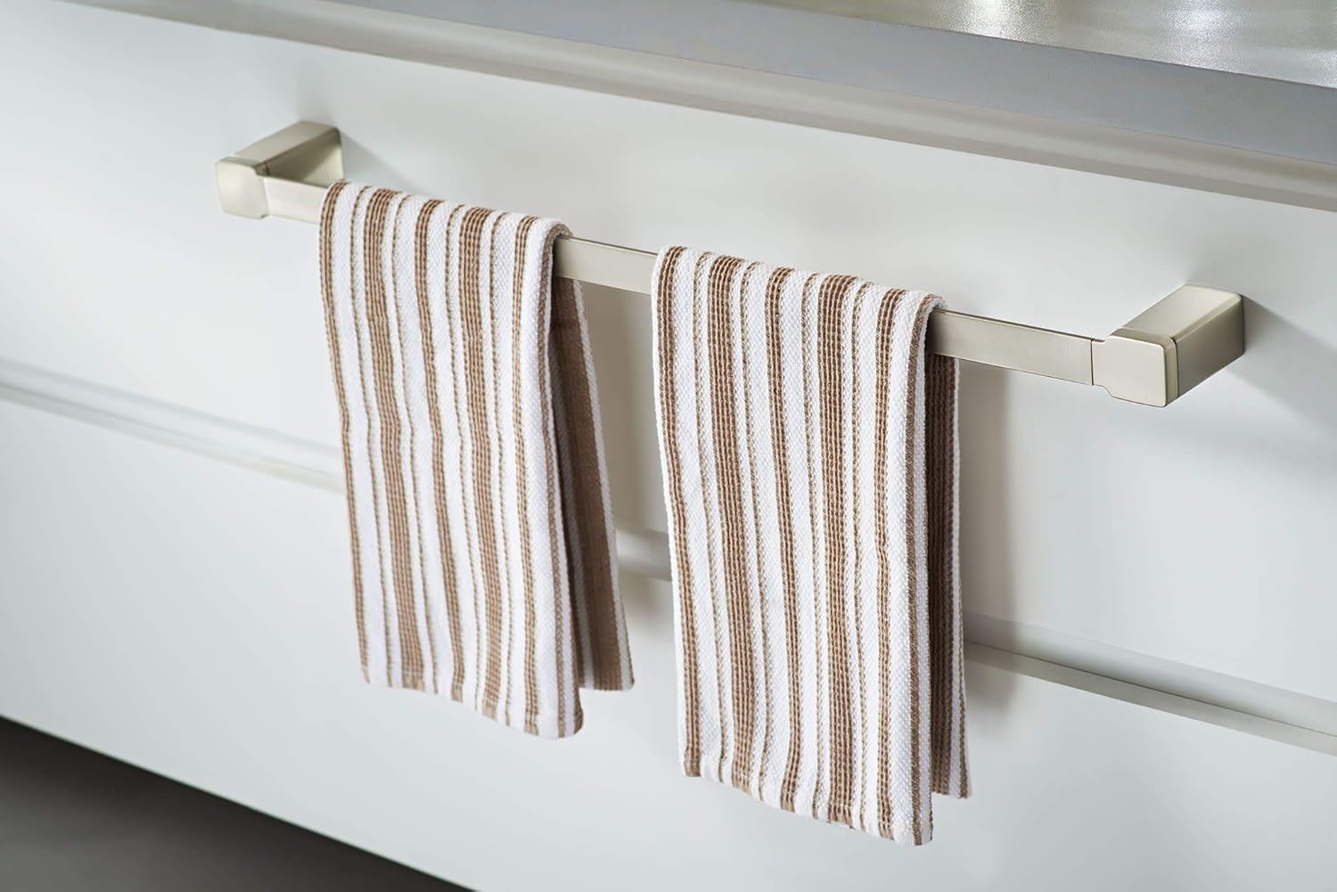 Moen YB8824BN – Toallero de baño moderno de 90 grados, 24 pulgadas, níquel cepillado