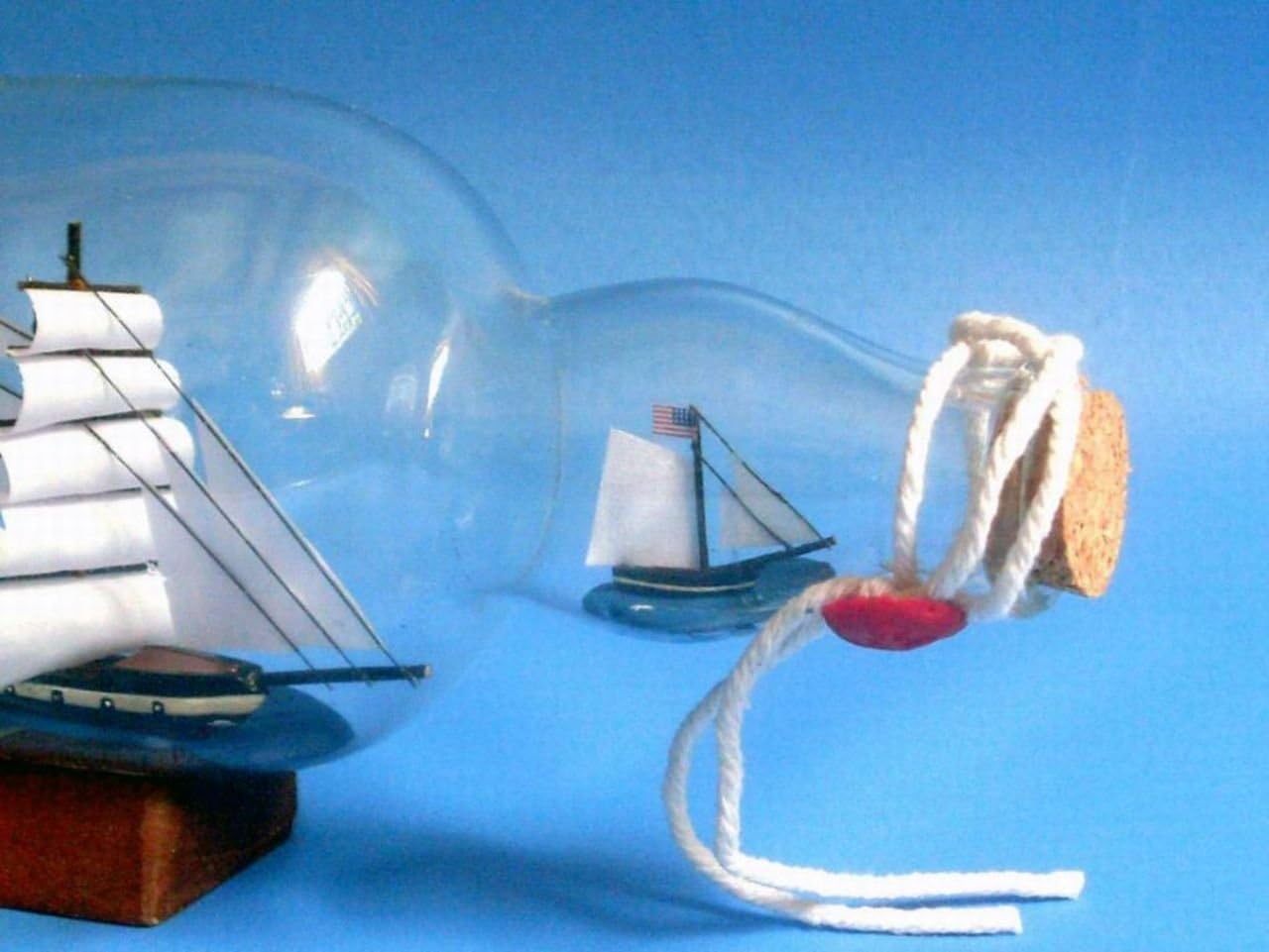 Hampton Nautical USS Constitution Modelo de barco en una botella de vidrio, 11 pulgadas, marrón