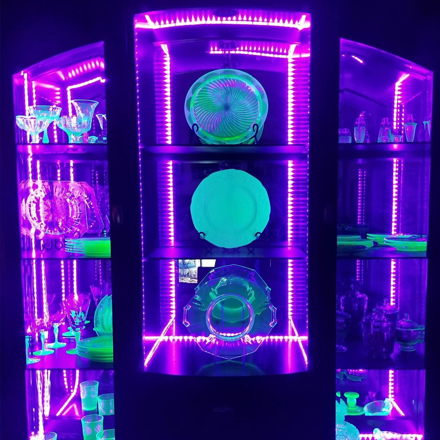 Tira de luz negra USB de 16.4 pies con caja de batería, tira de luz negra LED de 5 V, 300 LED para brillar en la oscuridad, 385-400 nm para fiesta