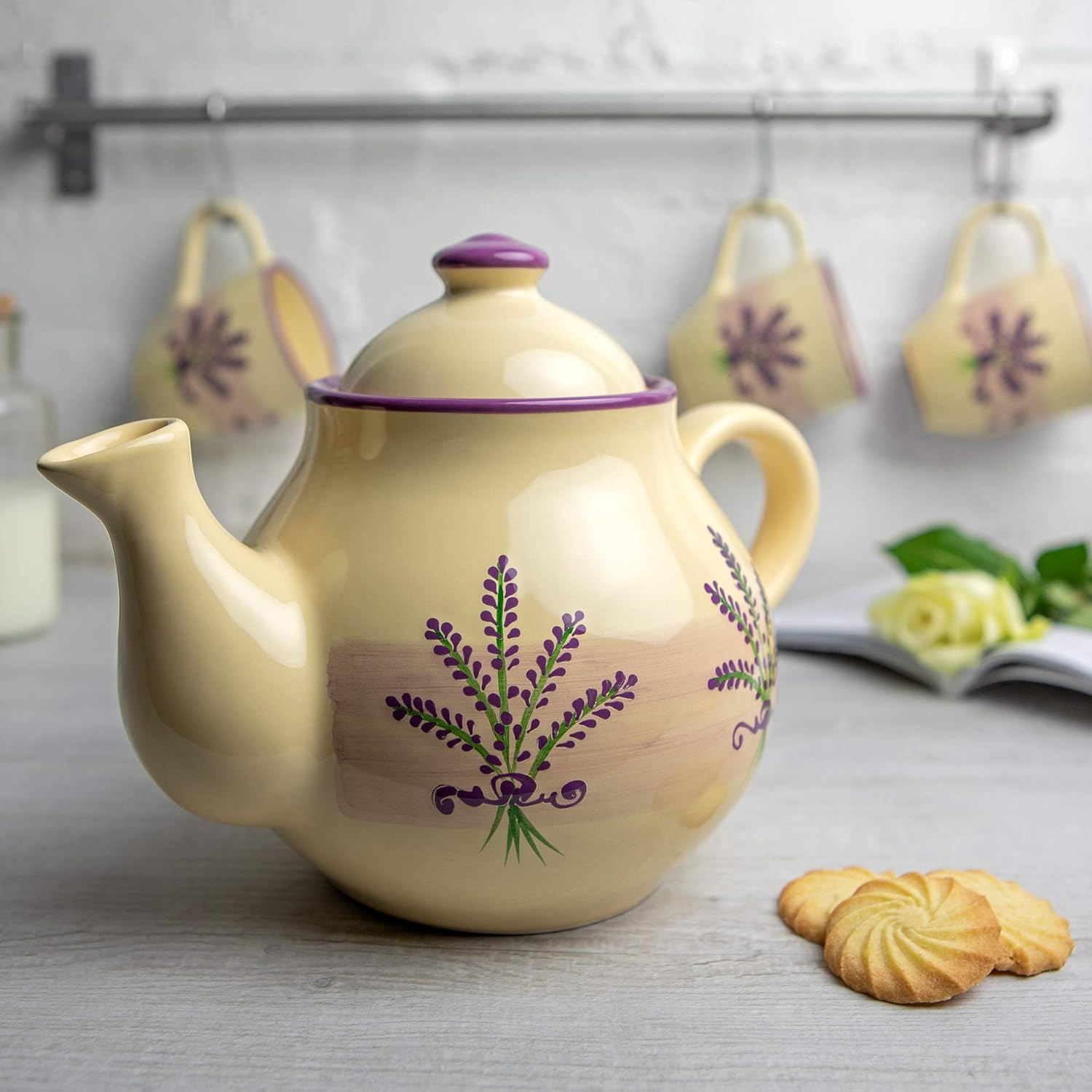 Tetera de cerámica grande hecha a mano con diseño floral de lavanda, morado y crema, 4-6 tazas con asa y tapa, regalo único de inauguración de la