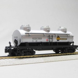 American Flyer FRAC-King 3 Dome Tank CAR #21916 calibre S American Flyer FRAC-King 3 Dome Tank CAR #21916 calibre S