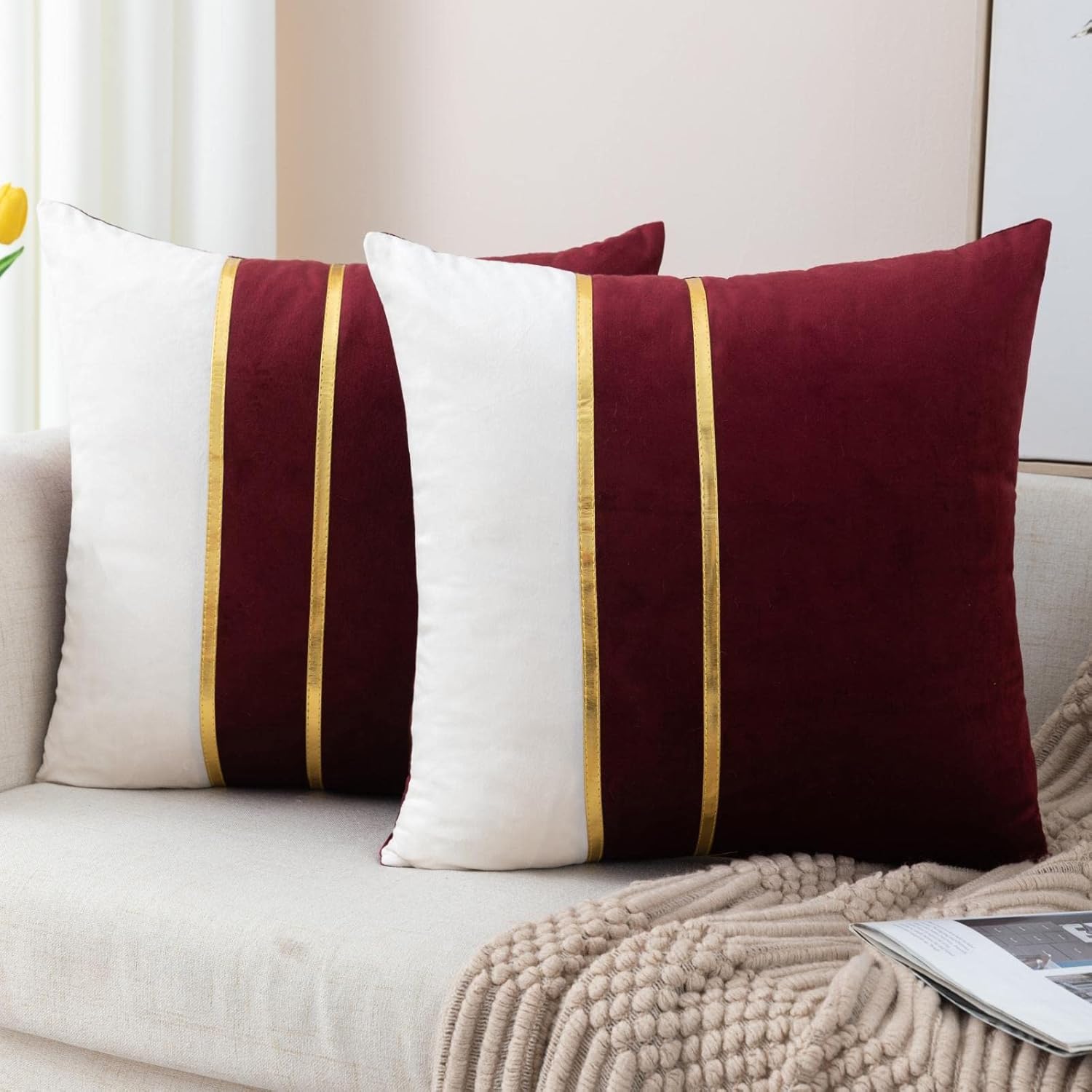 ZLINA Juego de 2 fundas de almohada decorativas de terciopelo rojo y blanco con retazos de cuero dorado de 16 x 16 pulgadas, fundas de cojín