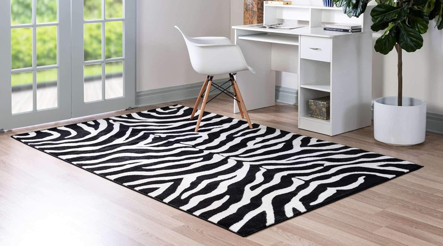 Unique Loom Wildlife Collection – Alfombra de área Okapi (7′ 1″ x 10′ Rectángulo NegroCrema)