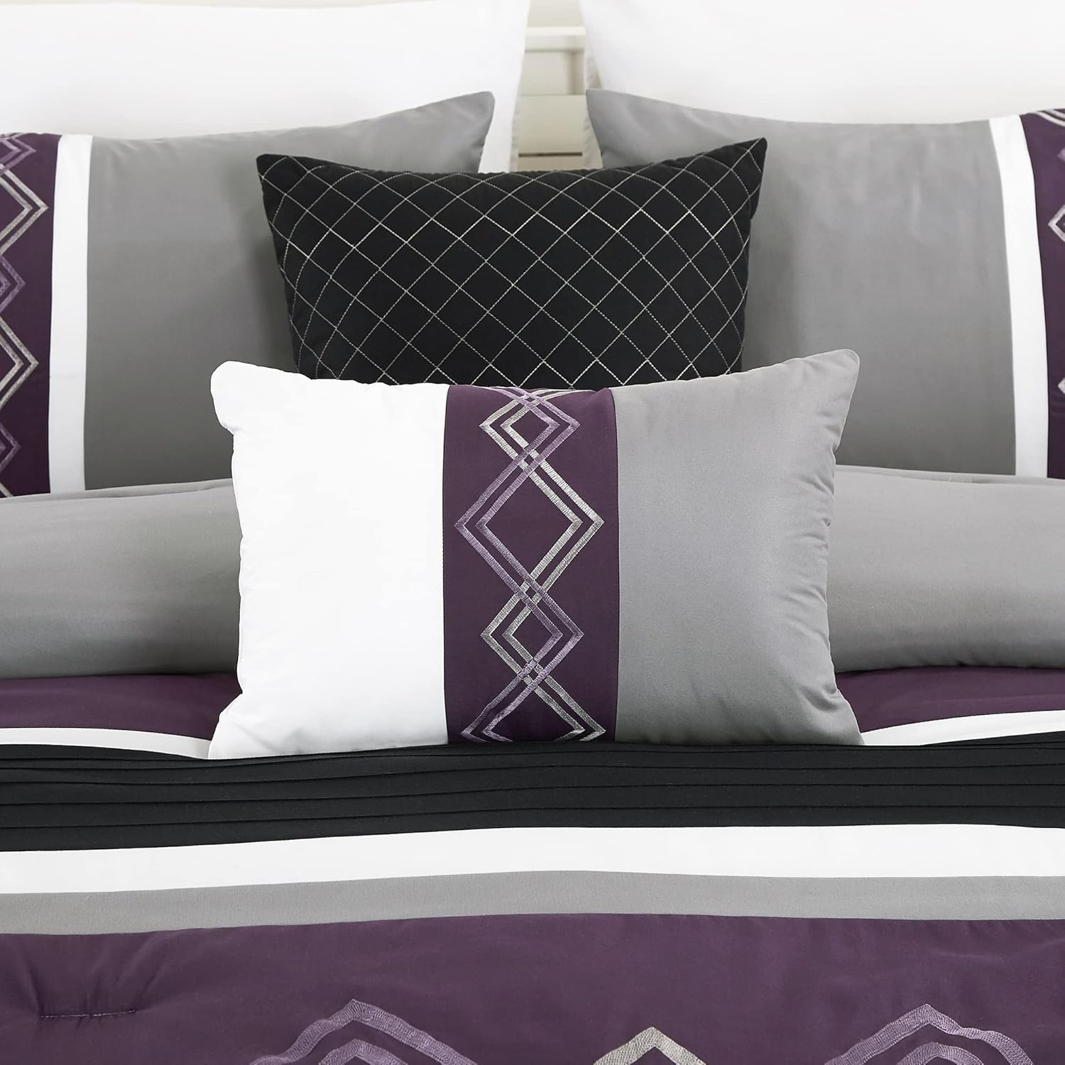 Chezmoi Collection Arden – Juego de edredón moderno de 7 piezas con diseño de rayas plisadas bordadas en zigzag (tamaño matrimonial, morado, negro,