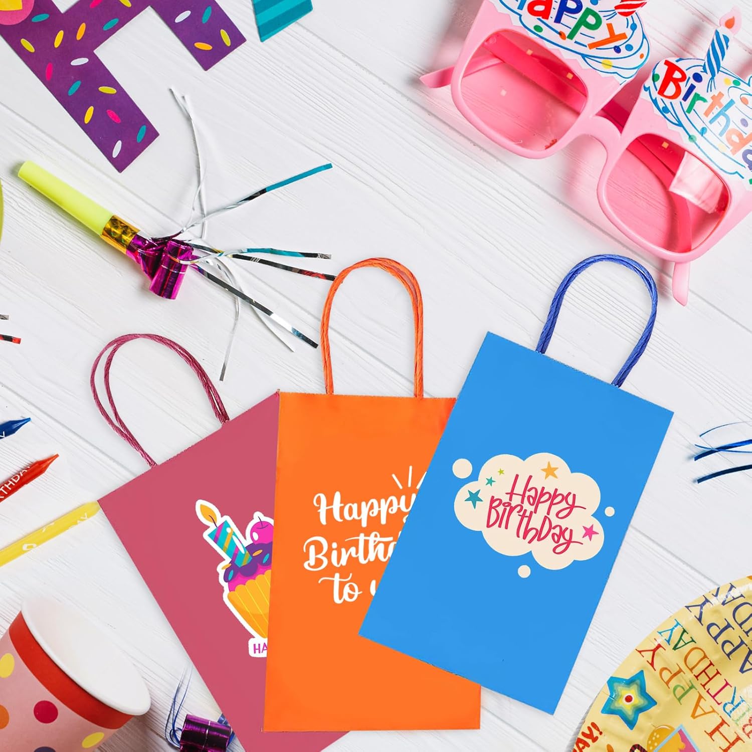 Paquete de 48 bolsas de regalo pequeñas con papel kraft de 8 colores, 5.25 x 3.25 x 8.25 pulgadas, bolsas de recuerdo de fiesta con asas para