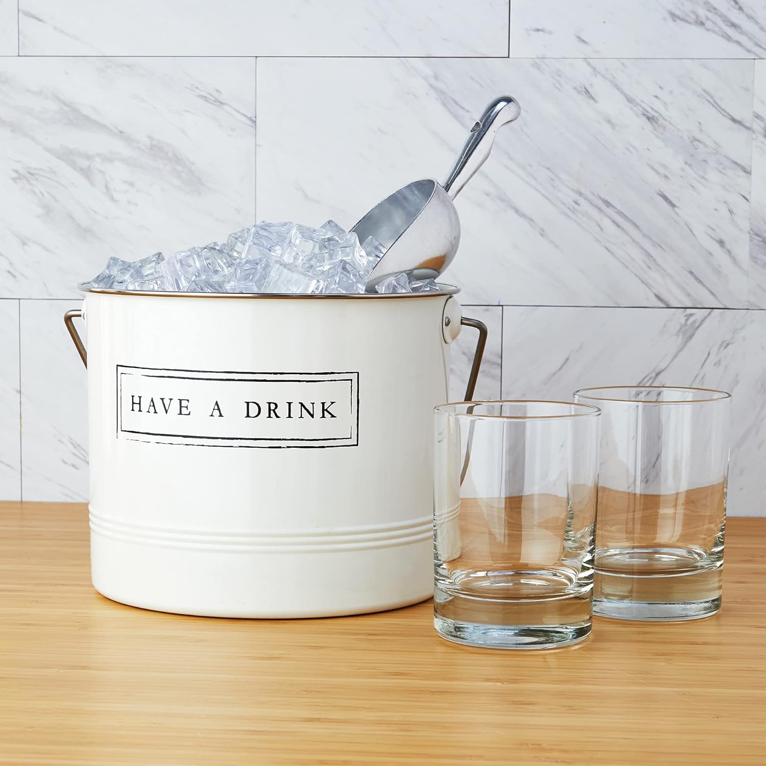 Twine Have A Drink – Cubo de hielo y cuchara de metal esmaltado blanco para fiestas, botella de vino y botella de cerveza en 1 galón