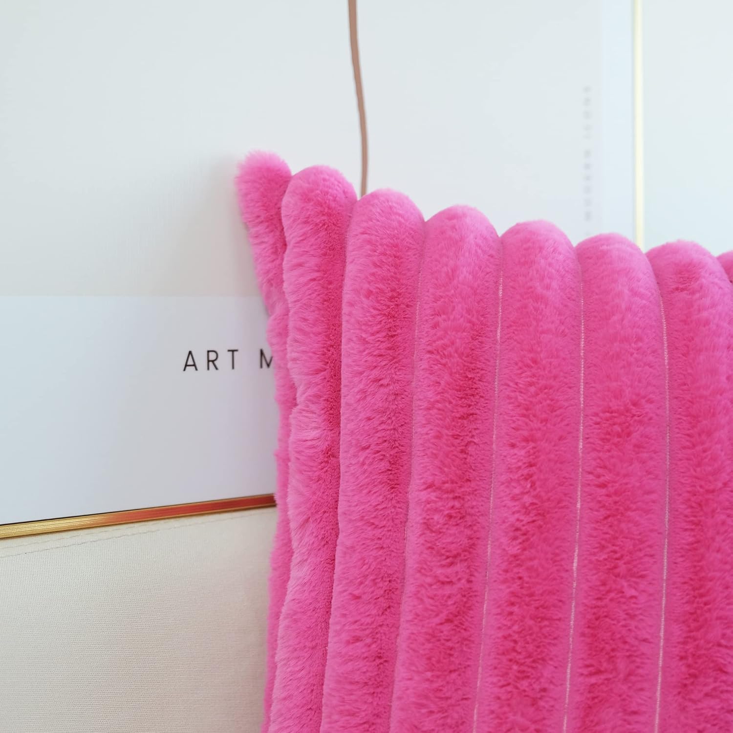 JOJUSIS Paquete de 2 fundas de almohada decorativas de felpa de pelo sintético para sofá, fundas de almohada suaves (rosa intenso, 18 x 18 pulgadas)