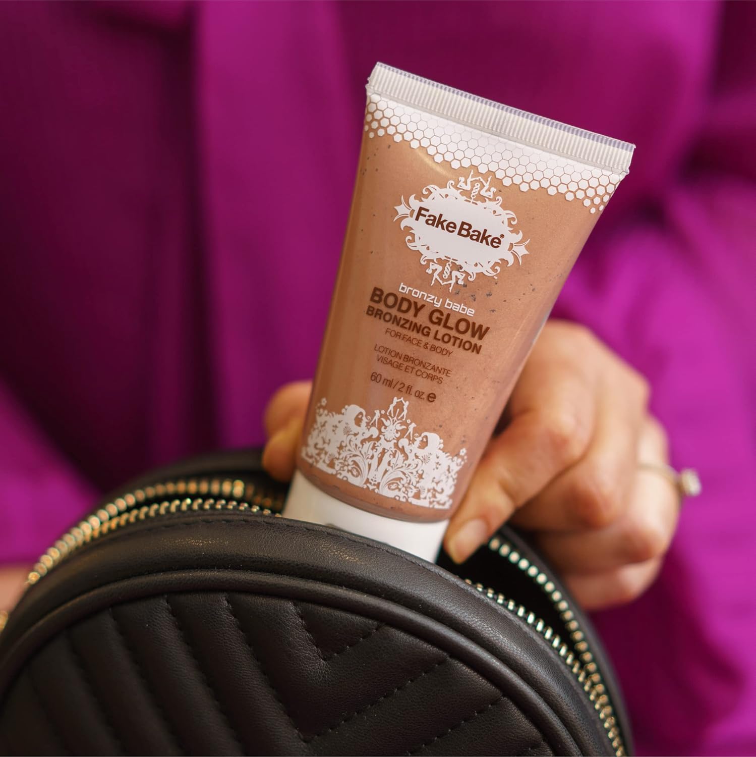 Fake Bake Bronzy Babe Body Glow – Loción hidratante teñida para rostro y cuerpo, iluminador, maquillaje e hidratación para el cuidado de la piel,