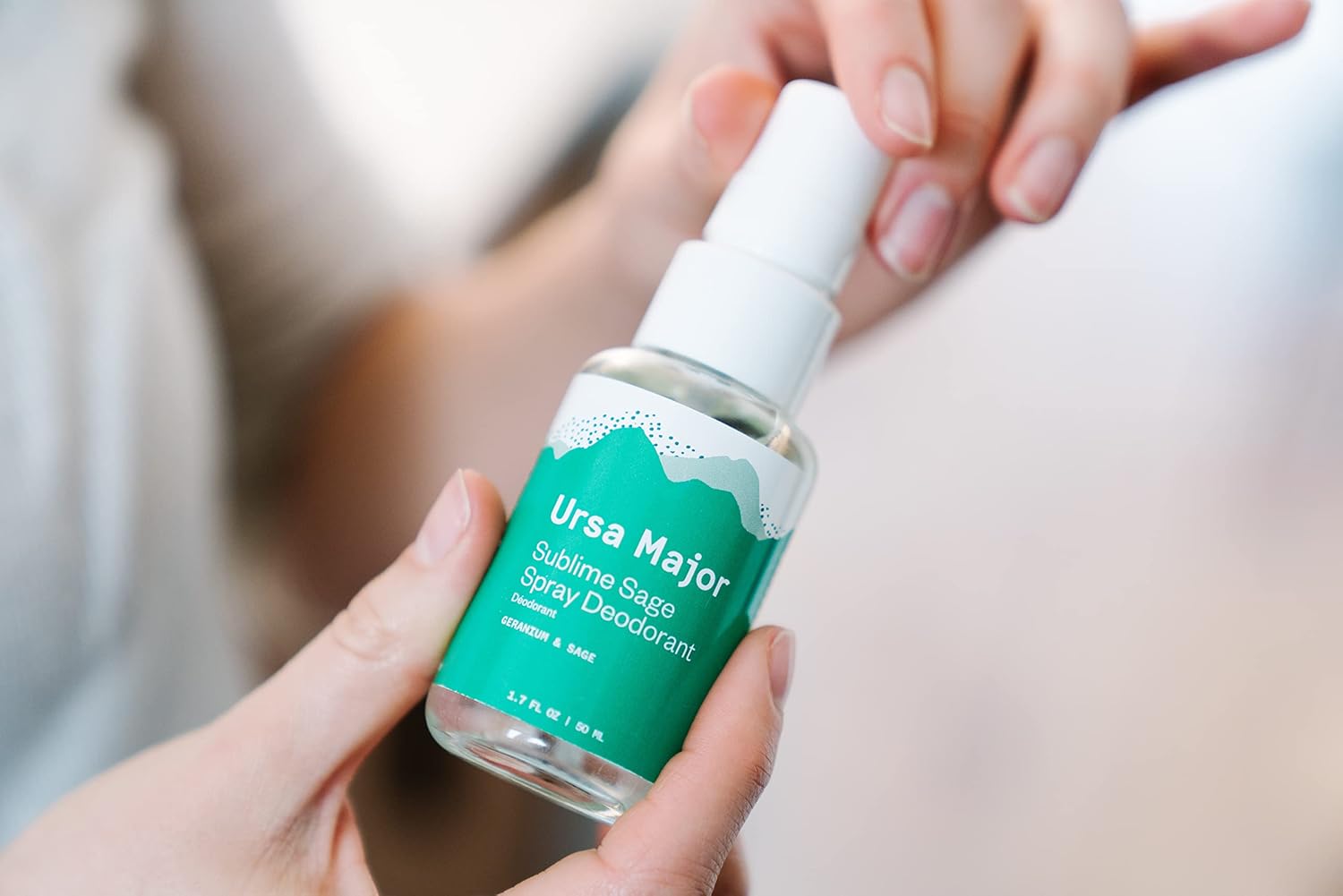 Ursa Major Sublime Sage Natural Spray Desodorante  Sin aluminio, vegano, libre de crueldad, sin manchas, 1.79 onzas