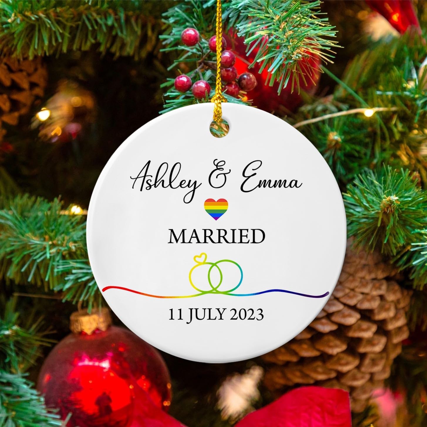 Adorno personalizado de cerámica de Navidad para boda casada, regalo para pareja LGBTQ, adorno de primera Navidad para casados, elige nombres y