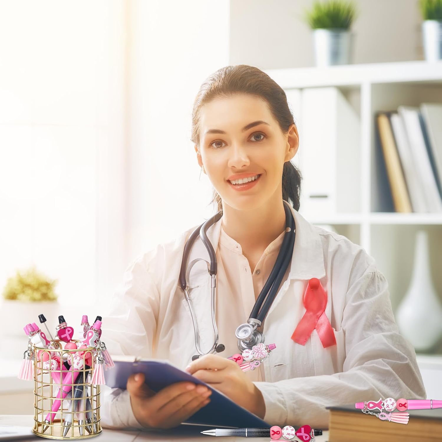 Colarr 60 bolígrafos de cinta rosa para concientización sobre el cáncer de mama, artículos a granel, bolígrafos de plástico con cuentas, bolígrafos
