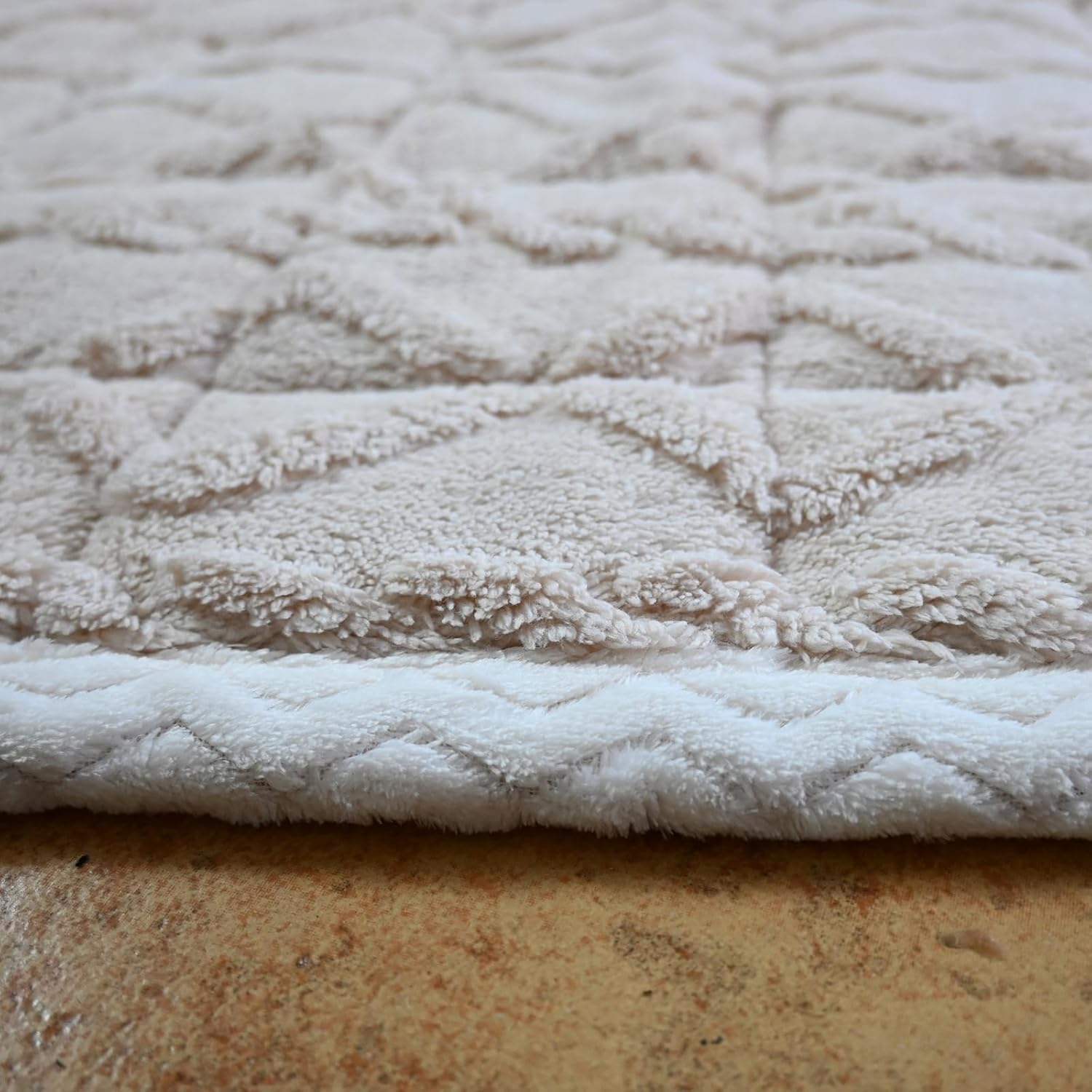 Beyeutao Alfombras de terciopelo grandes para dormitorio, sala de estar, alfombra mullida de 6 x 6.6 pies, alfombra antideslizante color camello
