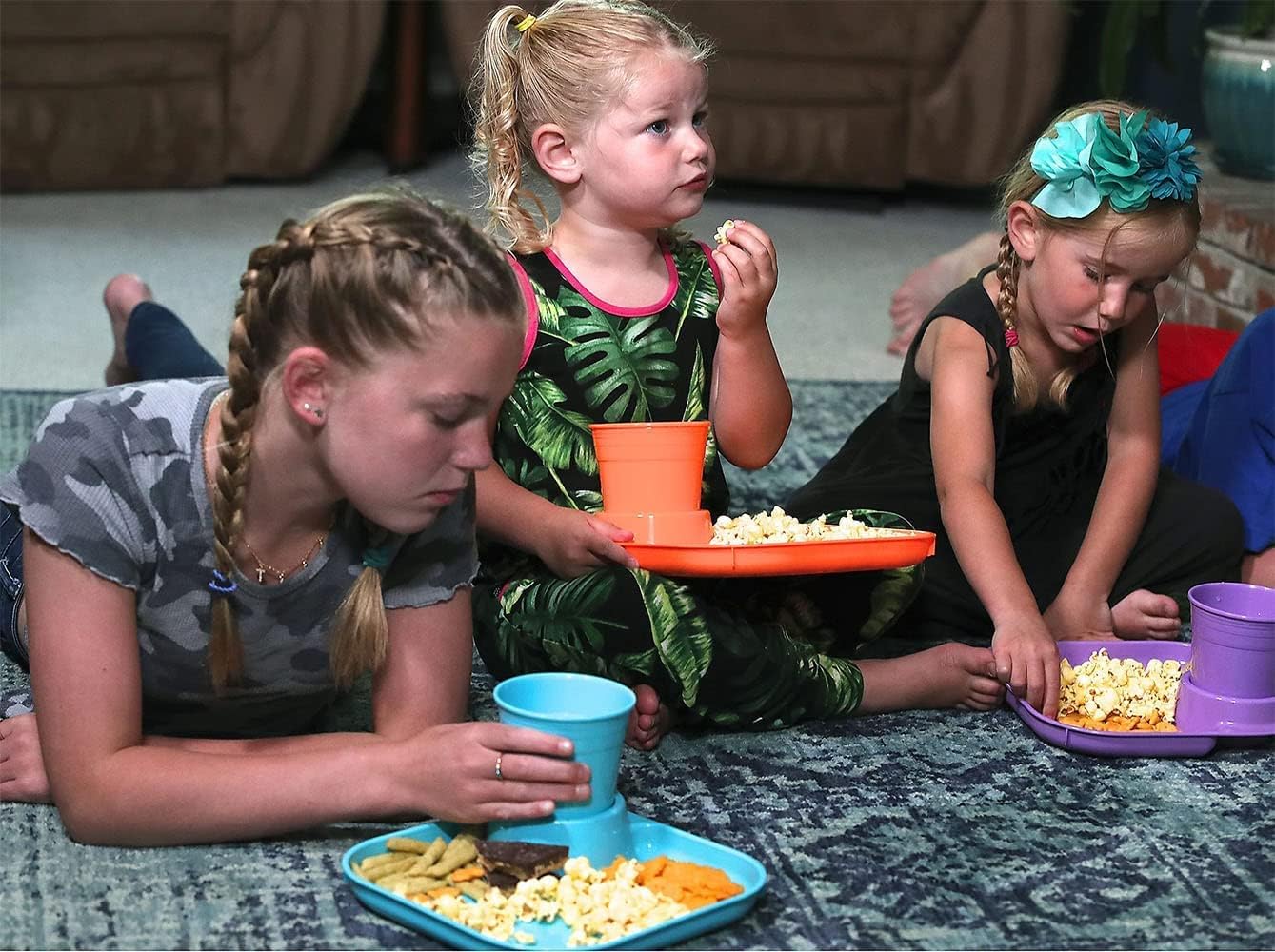 Platos de plástico reutilizables para fiestas con portavasos integrado, juego de 6 platos de fiesta y tazas para niños o adultos para fiestas en