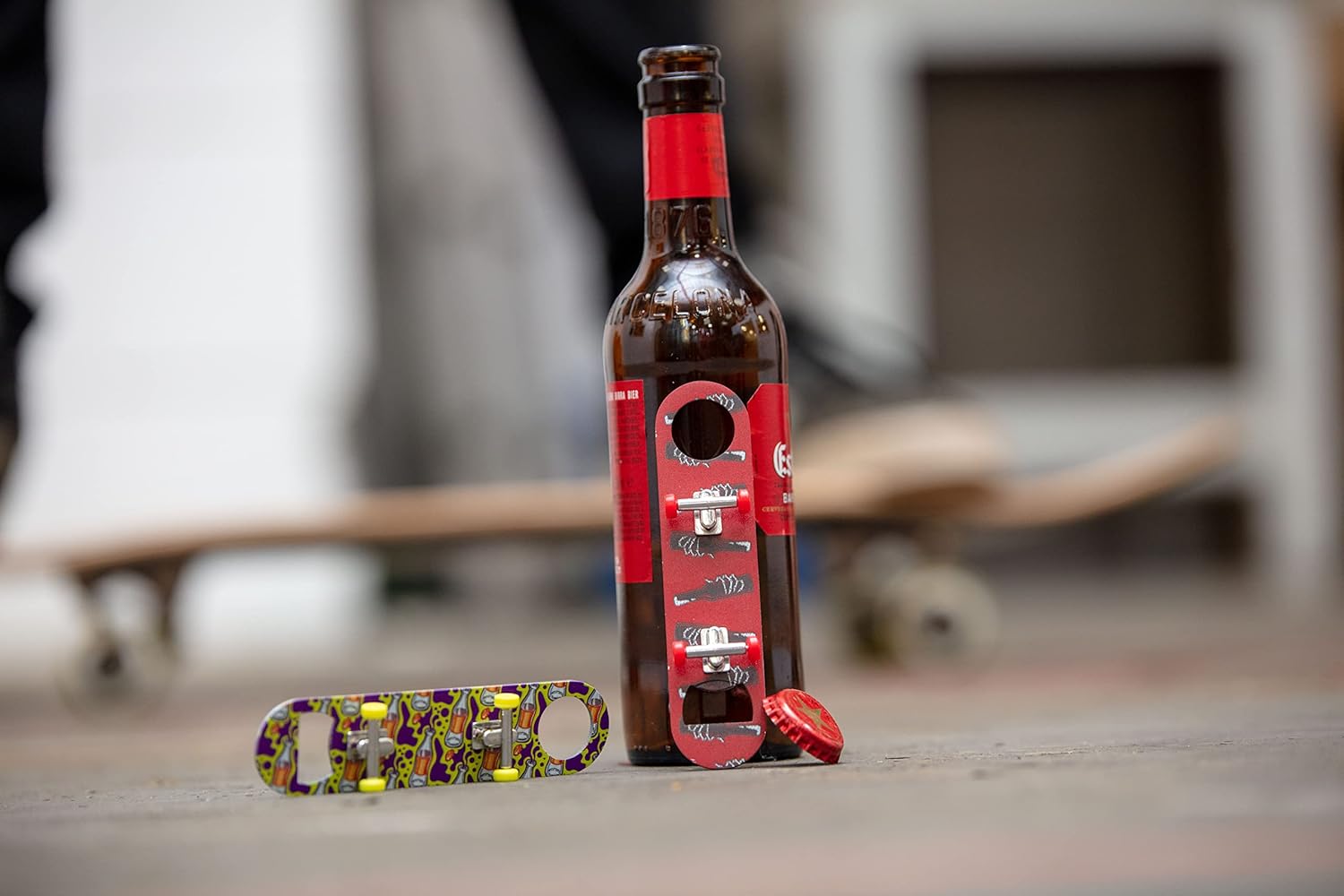 Boxer Gifts Beerflip ‘Spill’ – Abridor de botellas para patineta, regalo con temática de patinaje