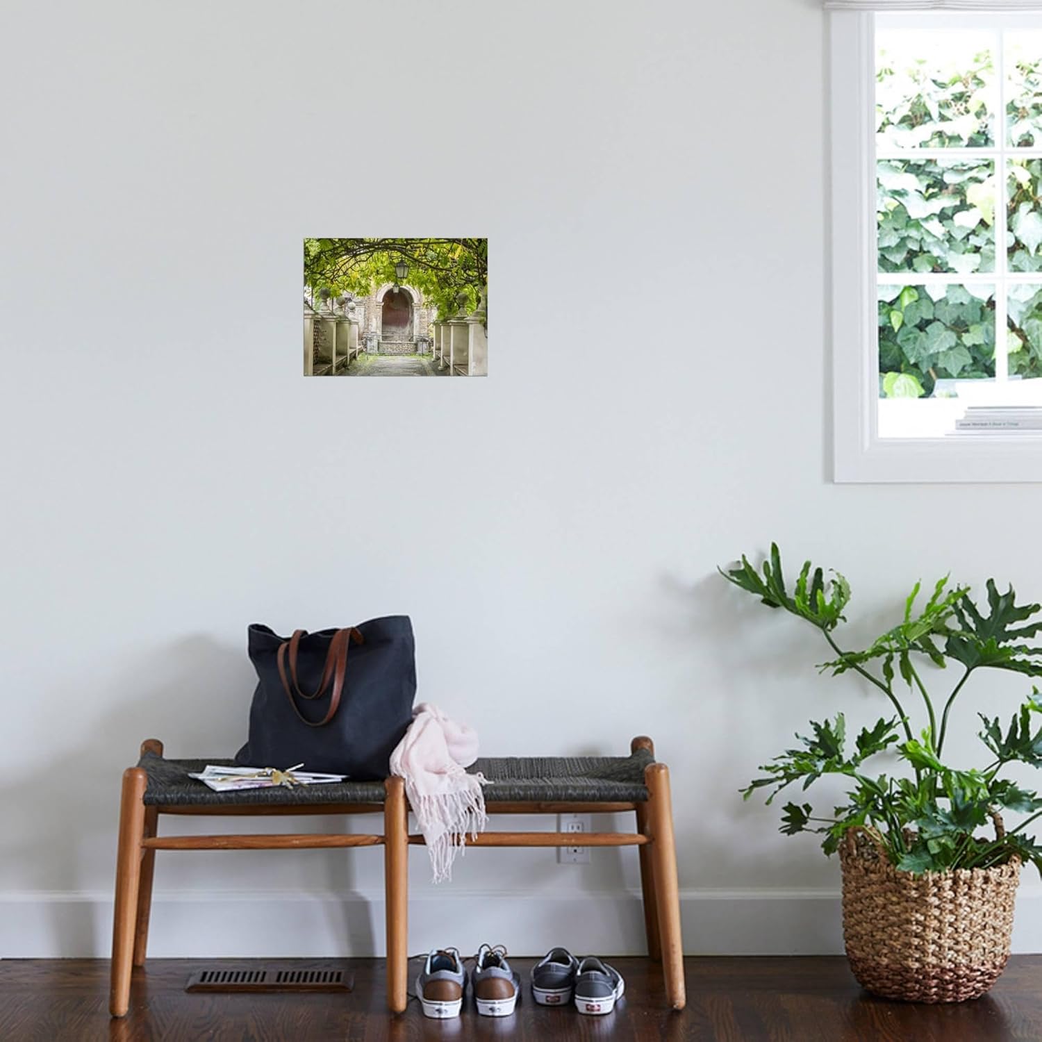 ART.COM Impresión fotográfica de pared Italia, Lazio, Tivoli, Villa d’Este. Pasarela en los jardines de Villa d’Este. por Julie Eggers, 16×12