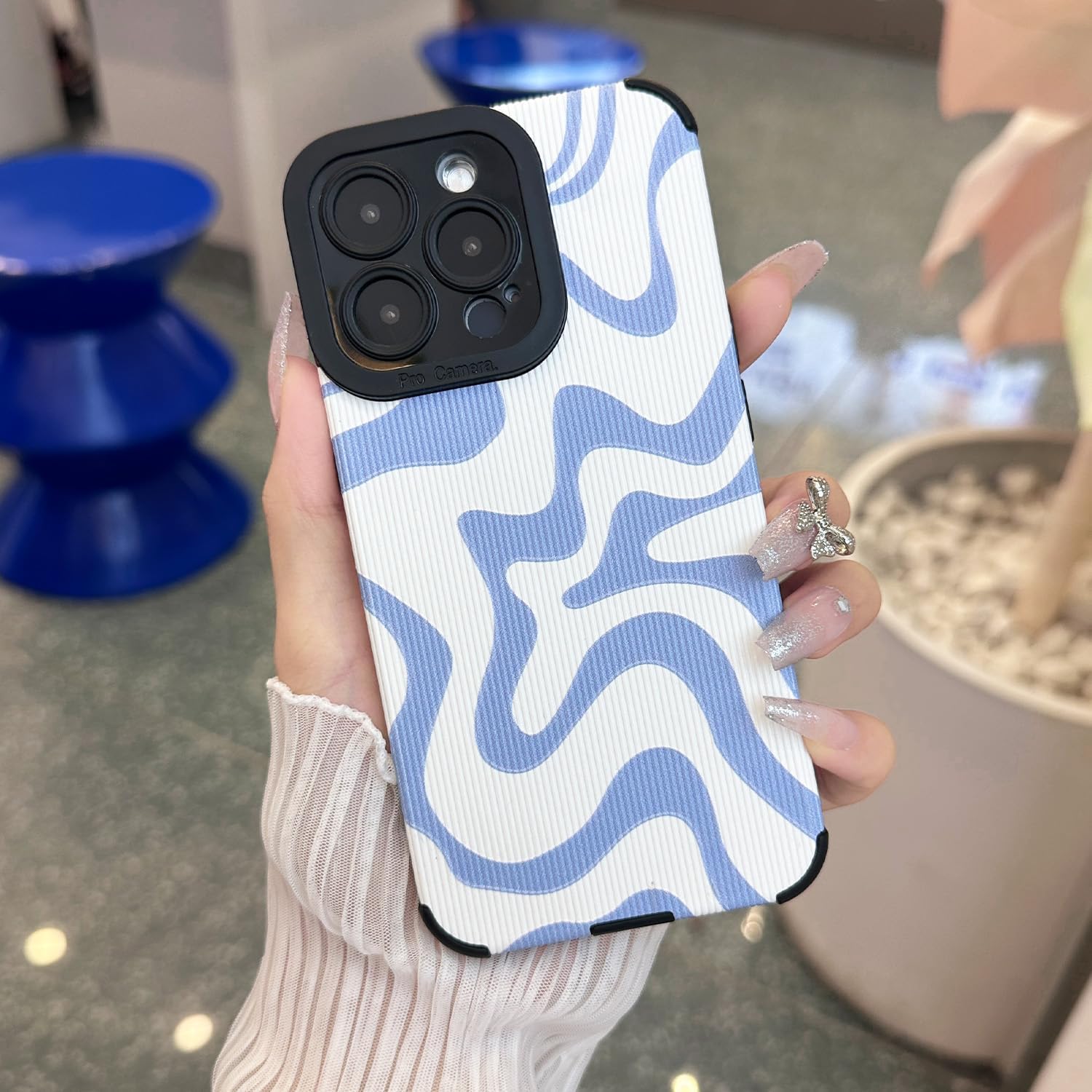 Sayoaho Funda diseñada para iPhone 11 Pro, piel sintética suave TPU y bonito arte ondulado pintado para mujeres y niñas, protector delgado a prueba