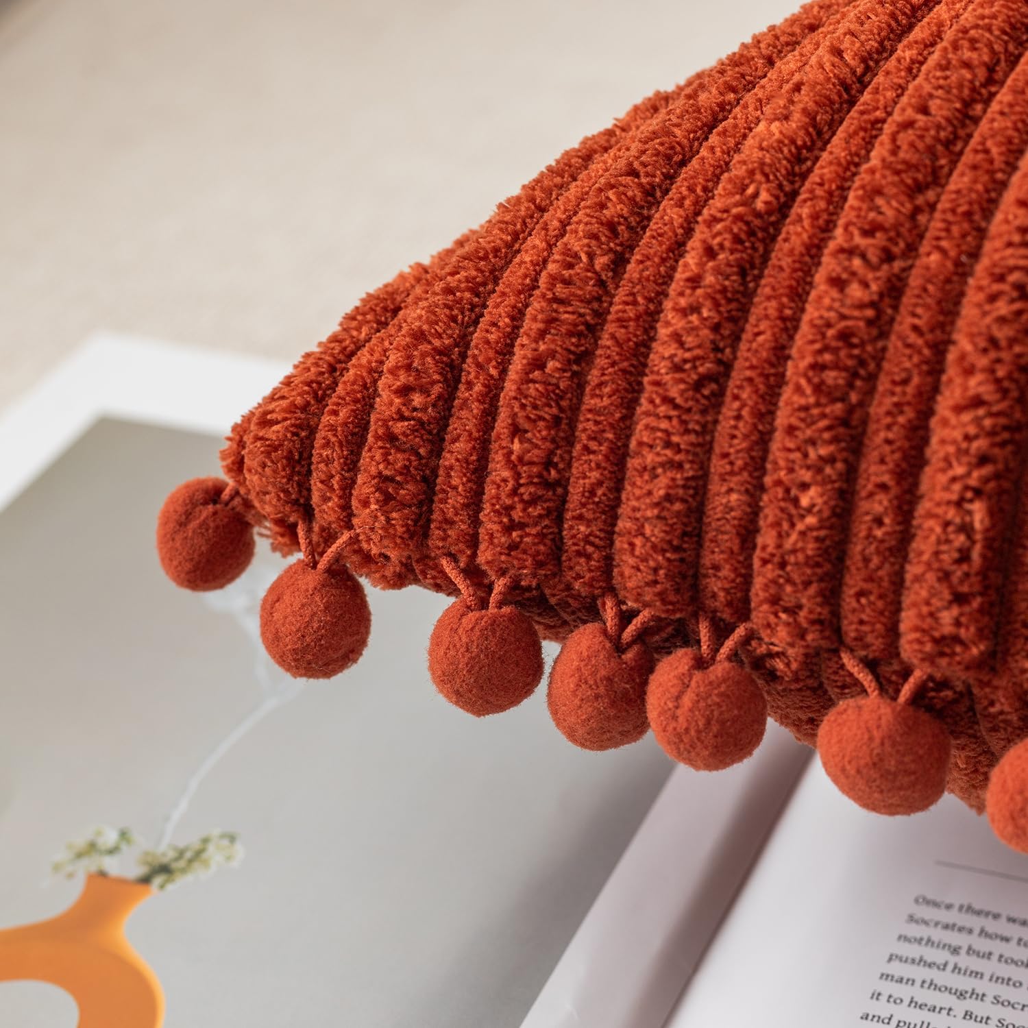 UGASA – Juego de 2 fundas de almohada decorativas de rayas bohemias con pompones, de franela suave, rectangular, para sofá, dormitorio, decoración