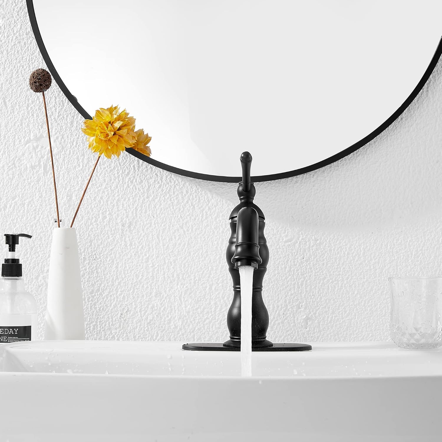 GGStudy – Grifo de baño negro mate giratorio de 360, grifo de tocador de baño de una sola manija, un agujero, grifo de lavabo de baño negro a juego