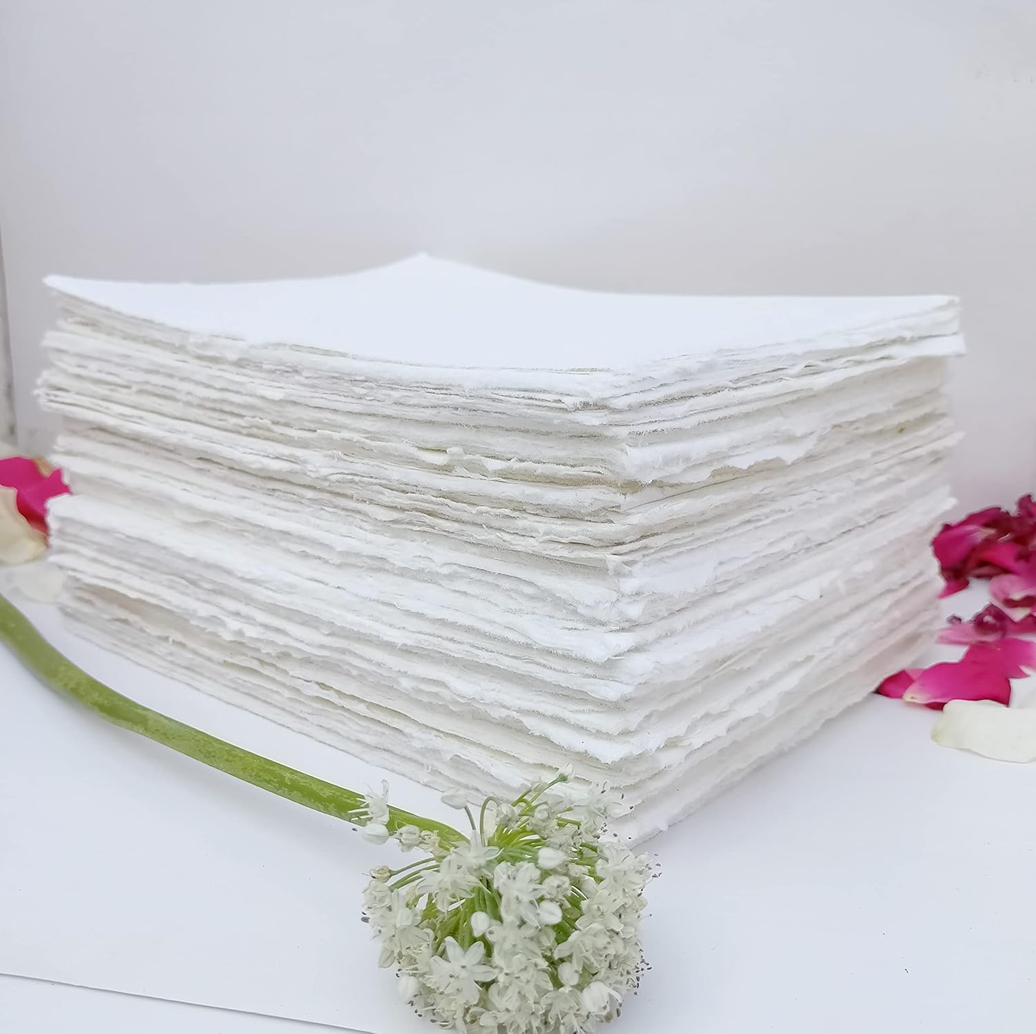 E-Tailor Hojas sueltas de papel de algodón hechas a mano con borde de cubierta de 130 GSM, color blanco marfil (paquete de 1-5×7-50-hojas)