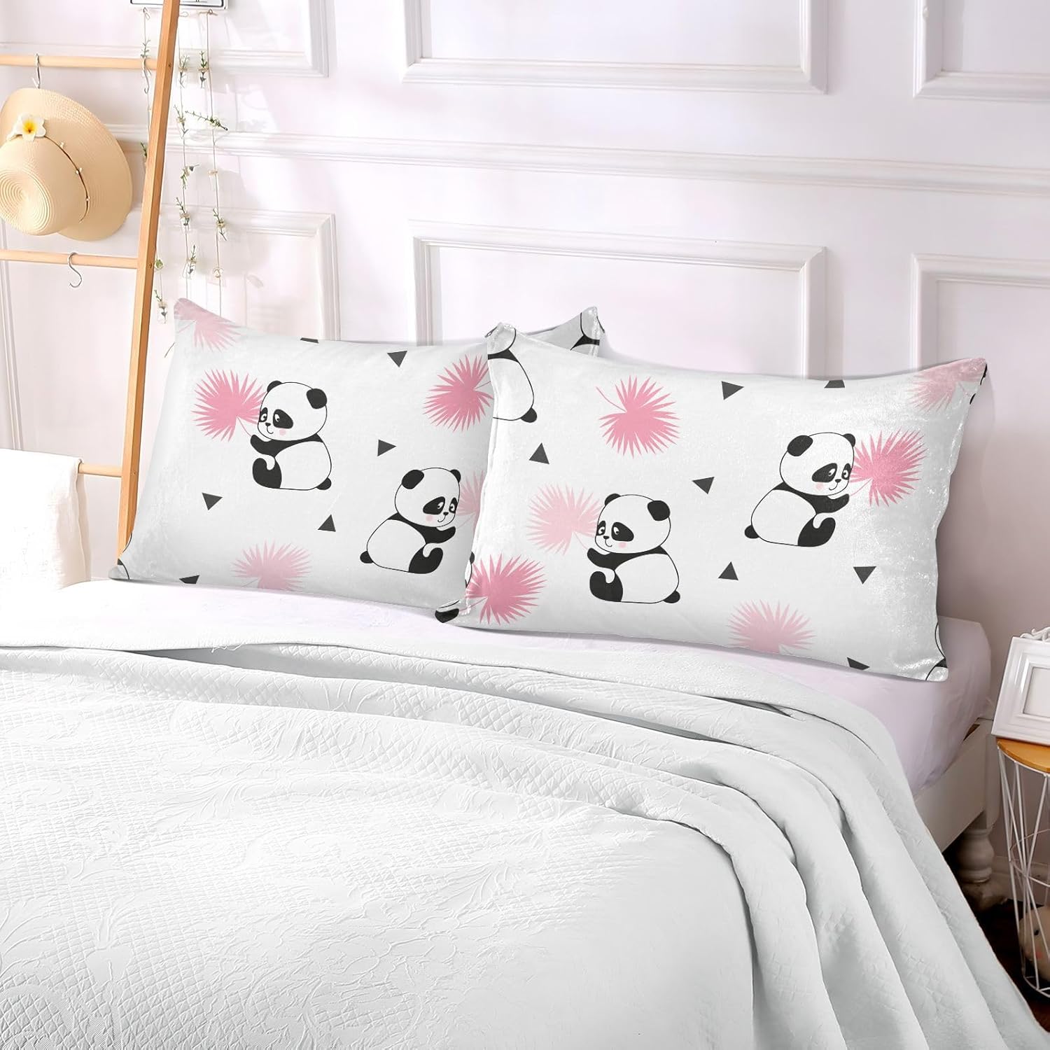 Emelivor Cute Panda Bears Throw Pillow Covers Velvet Pillow Covers Soft Cushion Covers Comfortable Pillowcases Decorative Pillows for Bed Couch Sofa