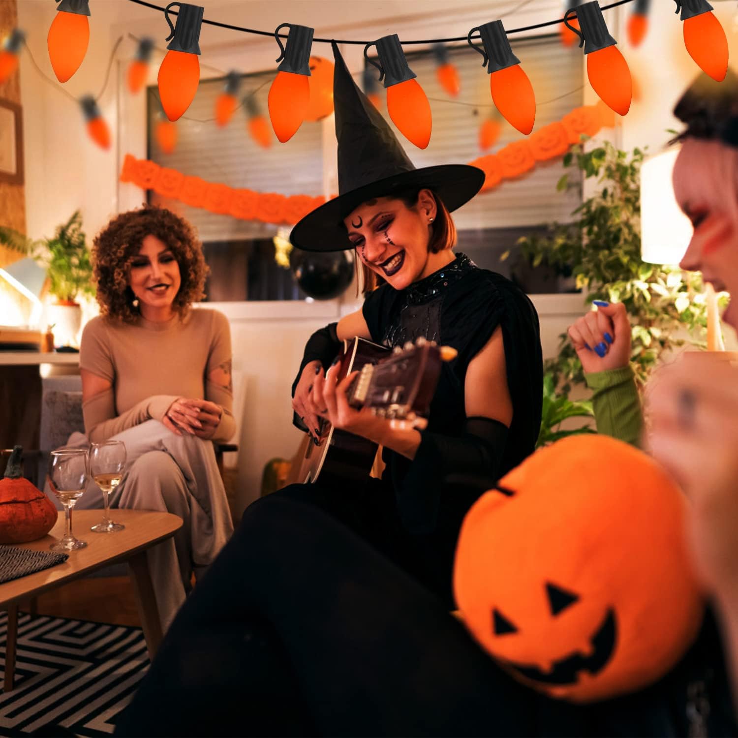 Luces LED C7 de Halloween, 25 pies, de cerámica, color naranja, luces de Halloween para interiores y exteriores con 25 bombillas LED C7, ideal como
