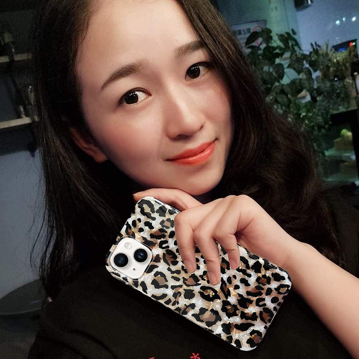 J.west Funda compatible con iPhone 15 de 6.1 pulgadas, funda de lujo translúcida translúcida con estampado de leopardo y guepardo, diseño nacarado,