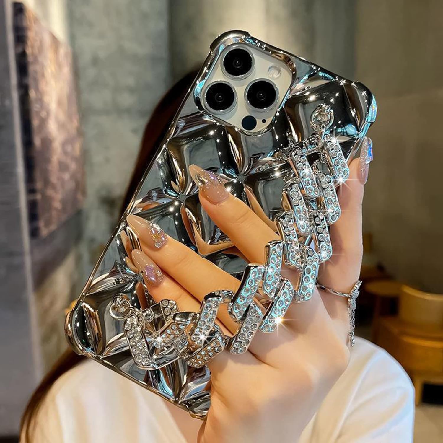 aowner Funda compatible con iPhone 15 Pro, correa de mano de lujo para mujeres y niñas, soporte de muñeca de cristal de diamante con purpurina 3D,