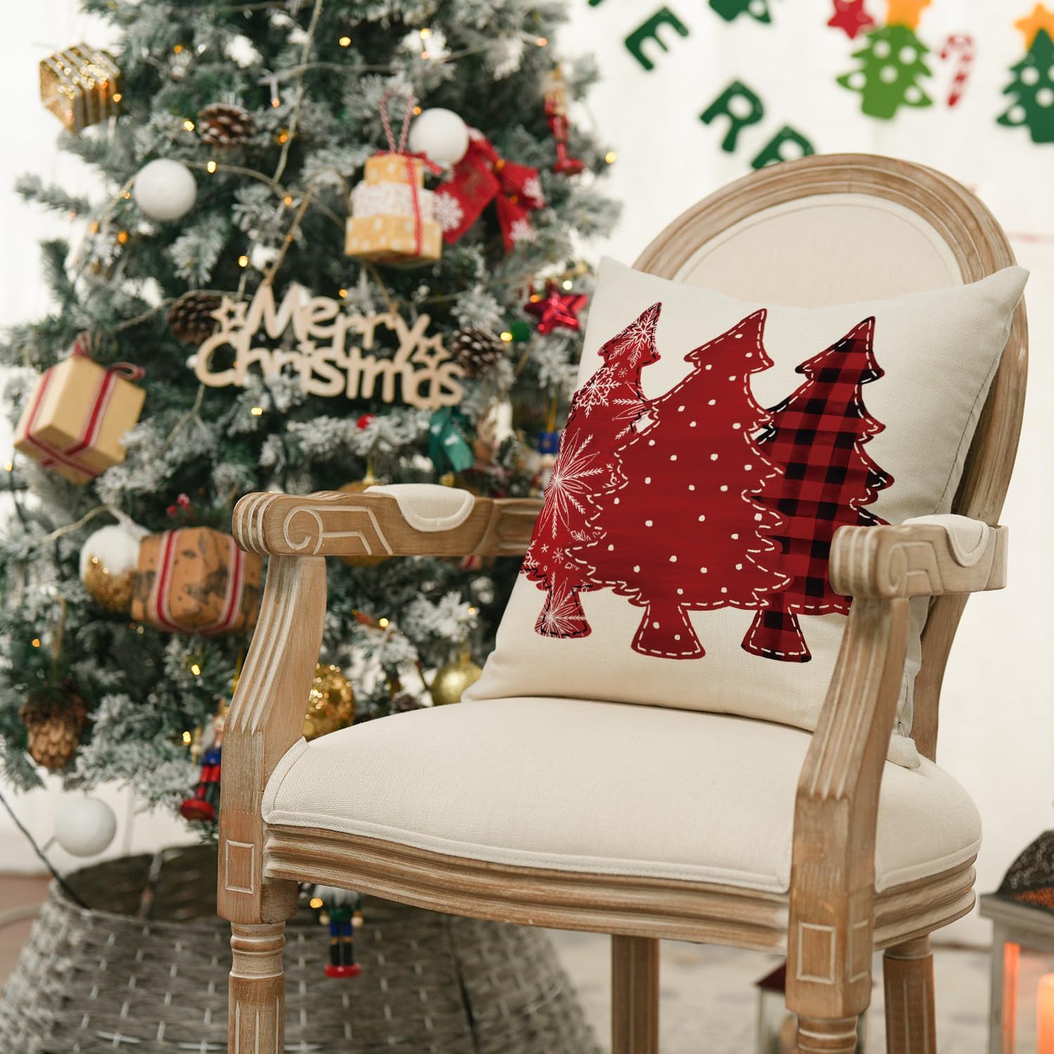 AVOIN colorlife Juego de 4 fundas de almohada rojas con árboles de Navidad, 18 x 18 pulgadas, decoración de Navidad y vacaciones de invierno para