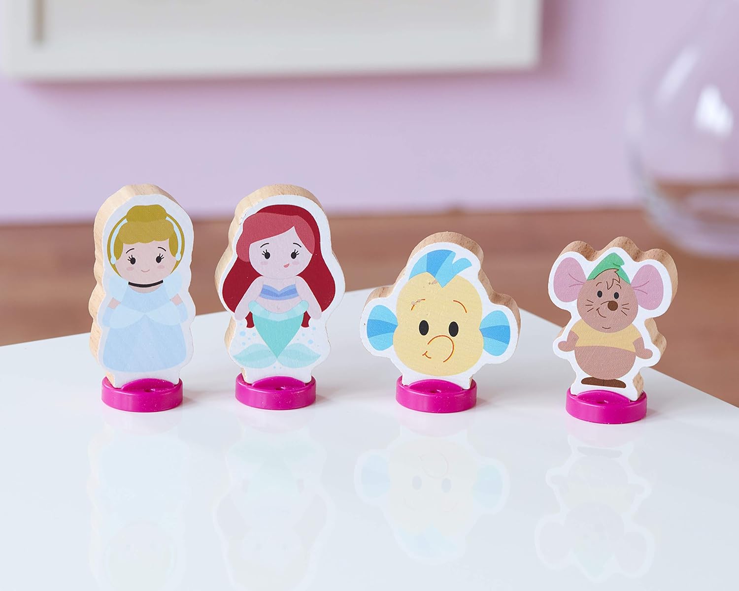 Disney Princess Juego de 4 figuras de princesa de madera, hermoso juguete de madera preescolar, juego imaginativo, certificado FSC sostenible,