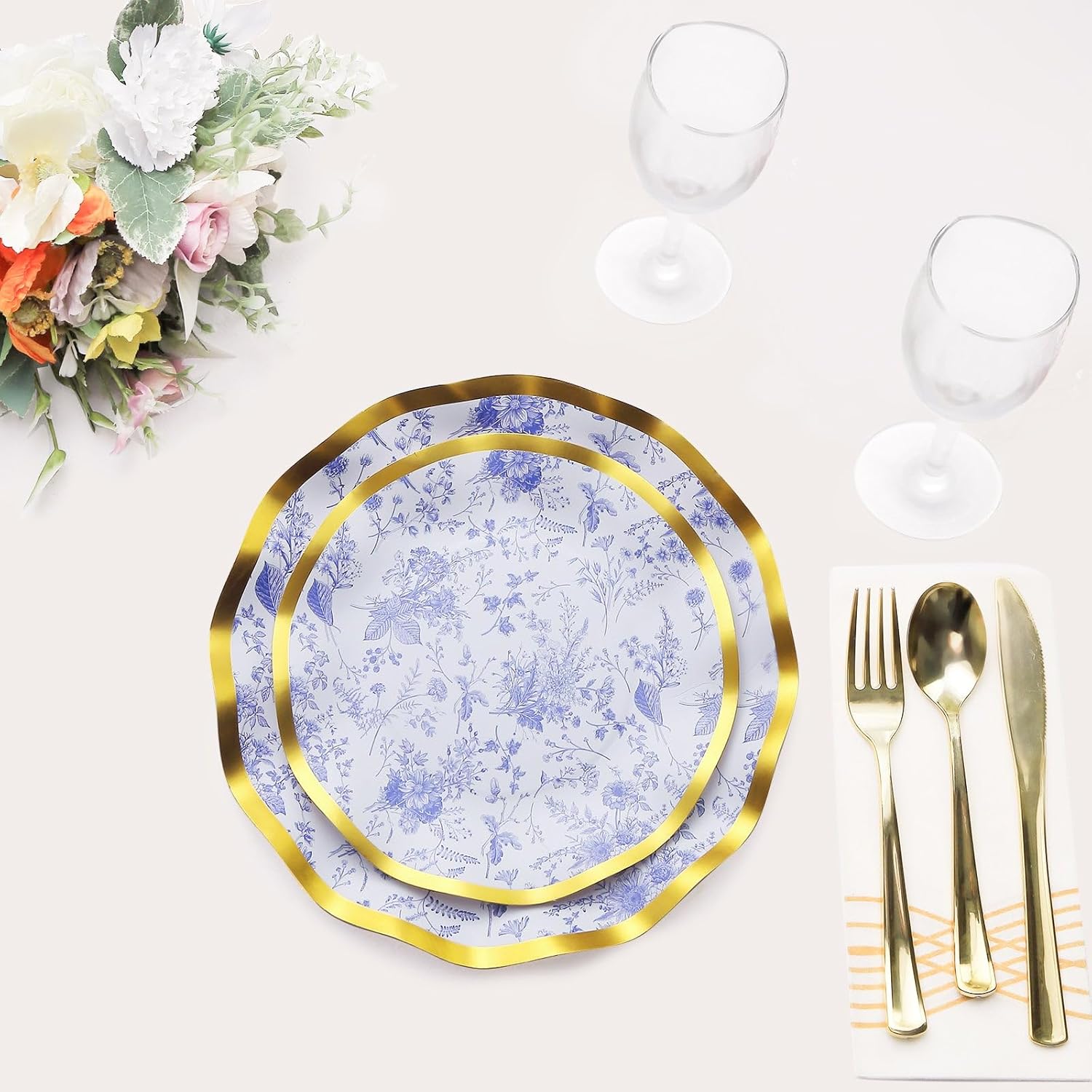 Efavormart – Paquete de 25 platos de postre de papel chinoiserie blanco y azul de 8 pulgadas con borde ondulado dorado, platos desechables redondos