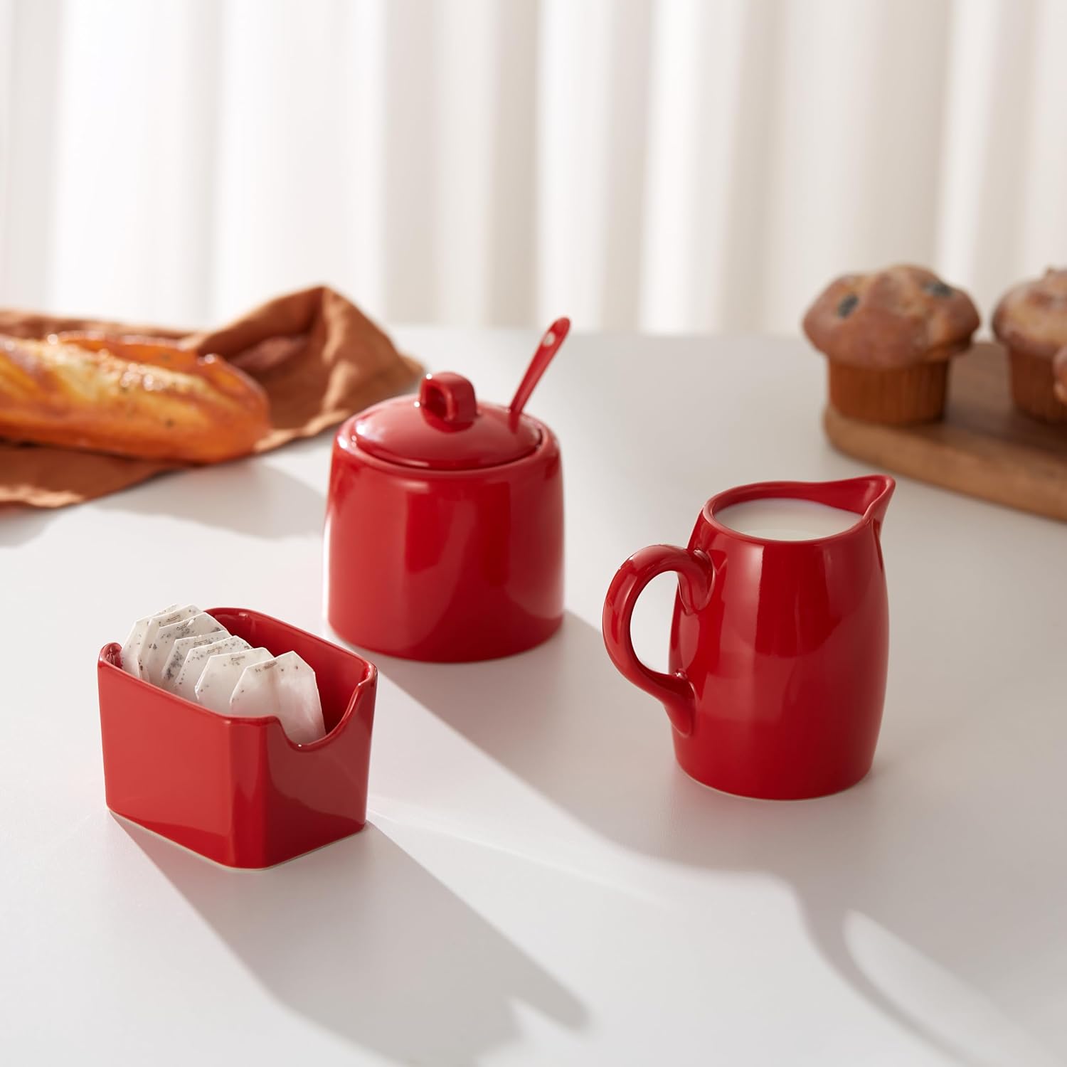 Kook Juego de azúcar y crema, 3 piezas, jarra, azucarero con tapa y cuchara, soporte para edulcorantes (rojo)