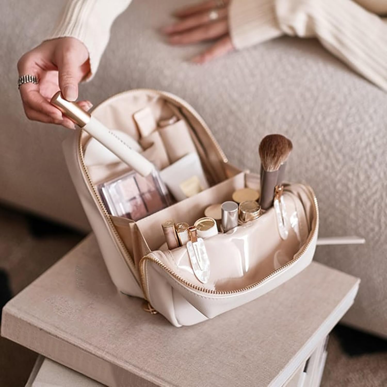 Atlodas Bolsa de maquillaje premium, bolsa de cosméticos portátil para mujeres con compartimentos, bolsa de maquillaje de viaje de gran capacidad