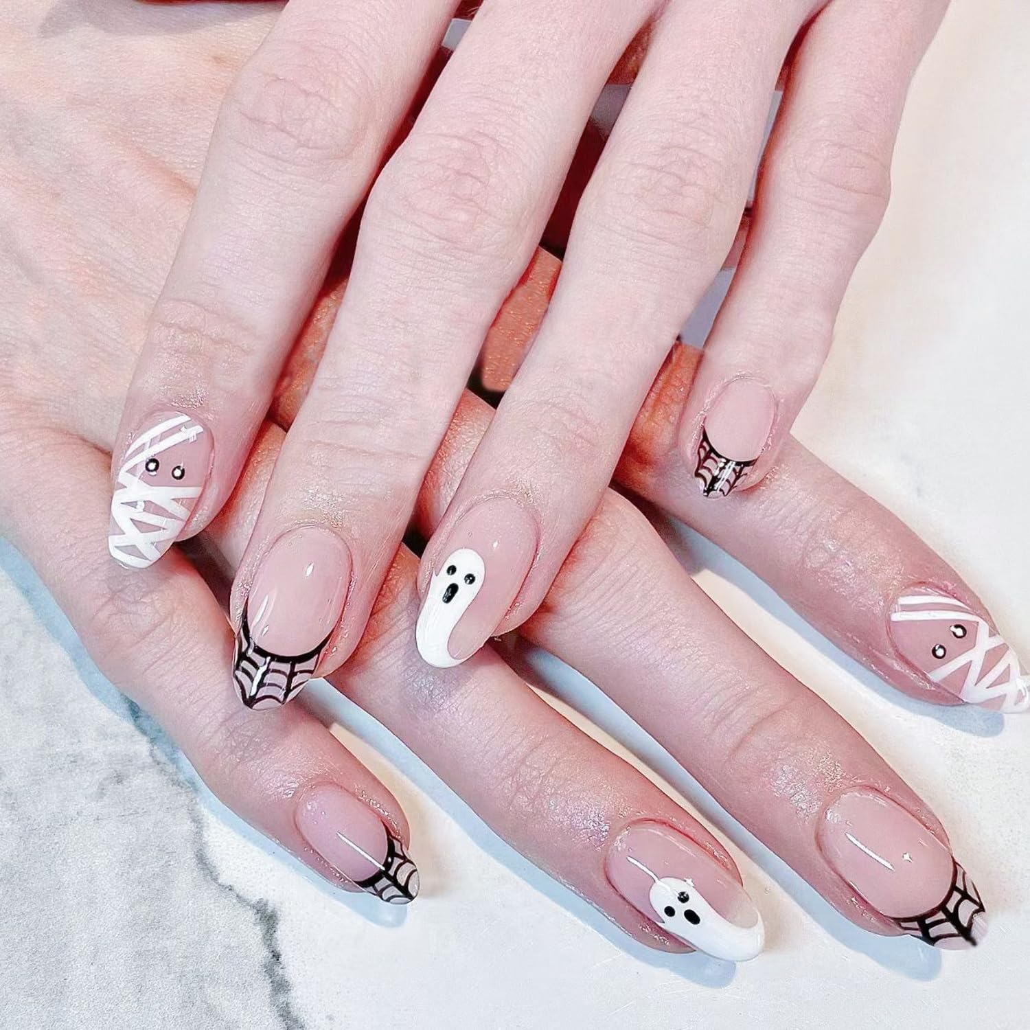24 uñas postizas a presión de Halloween, uñas postizas cortas de almendra, brillantes, diseño de telaraña, fantasma, con pegamento, cobertura