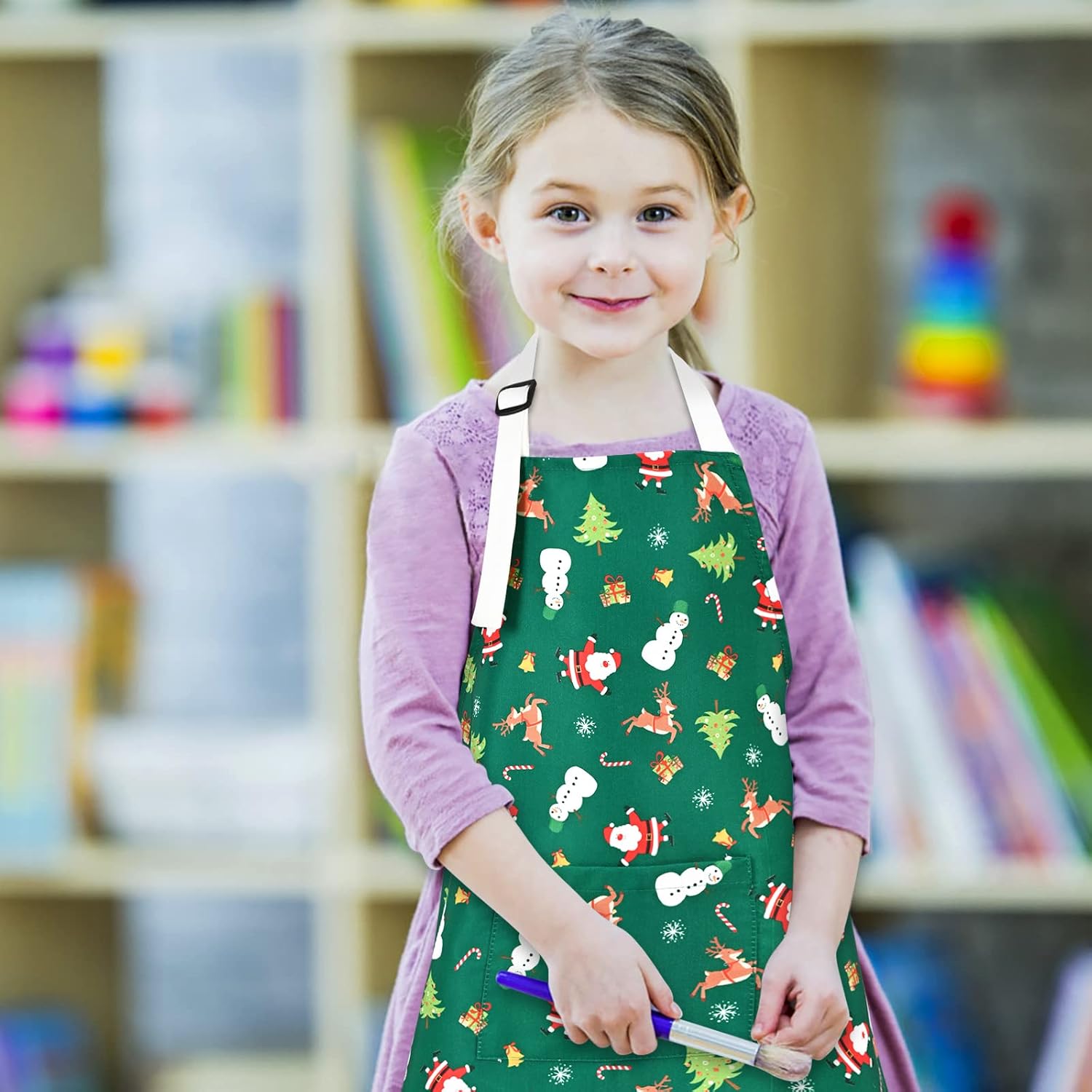 ASPMIZ Delantal de cocina de Papá Noel verde con correa ajustable para el cuello, delantal impermeable de muñeco de nieve de invierno para niños