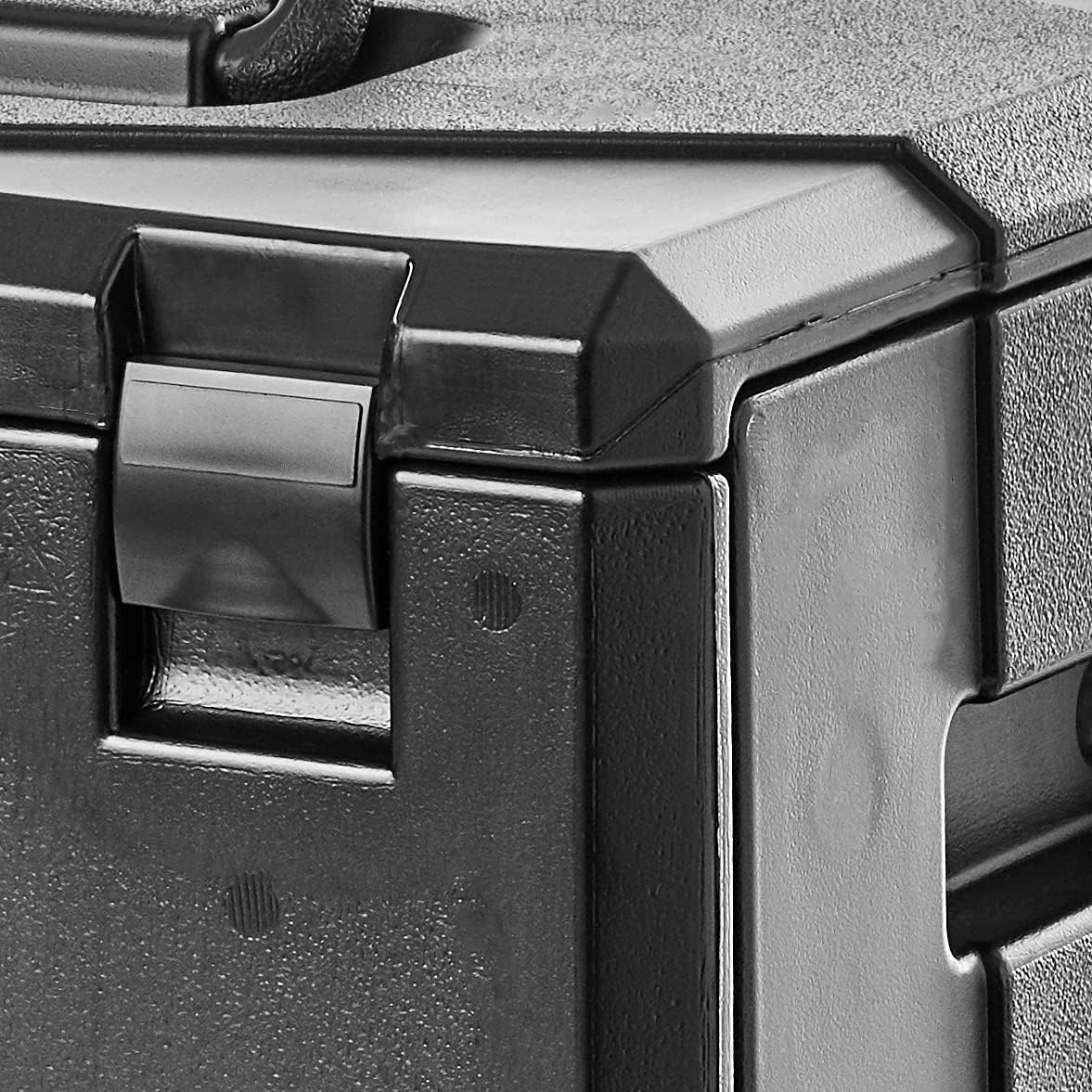 Genuine Parts 49MACASE953 – Funda de bloqueo para motosierra incluida, color negro