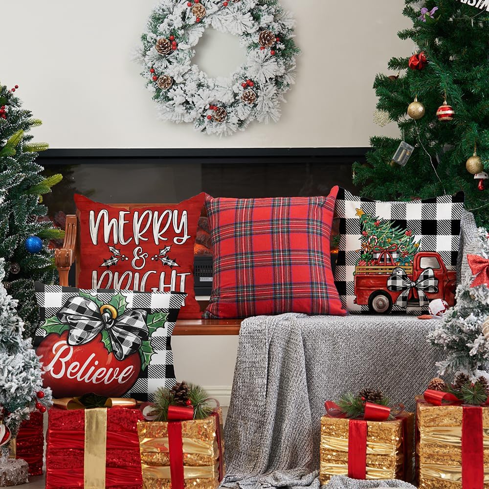 DFXSZ Juego de 4 fundas de almohada de Navidad de 18 x 18 pulgadas, diseño de búfalo blanco y negro con texto en inglés “Merry and Bright Christmas