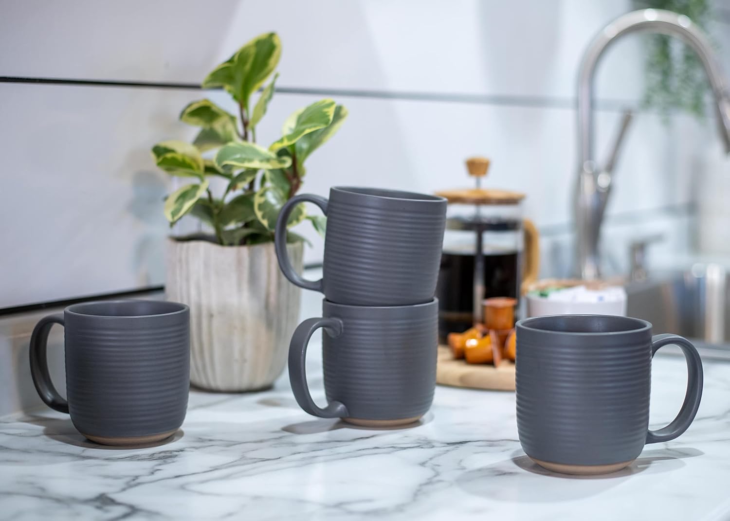 Elanze Designs Juego de 4 tazas de café con fondo de arcilla cruda de 16 onzas, color gris