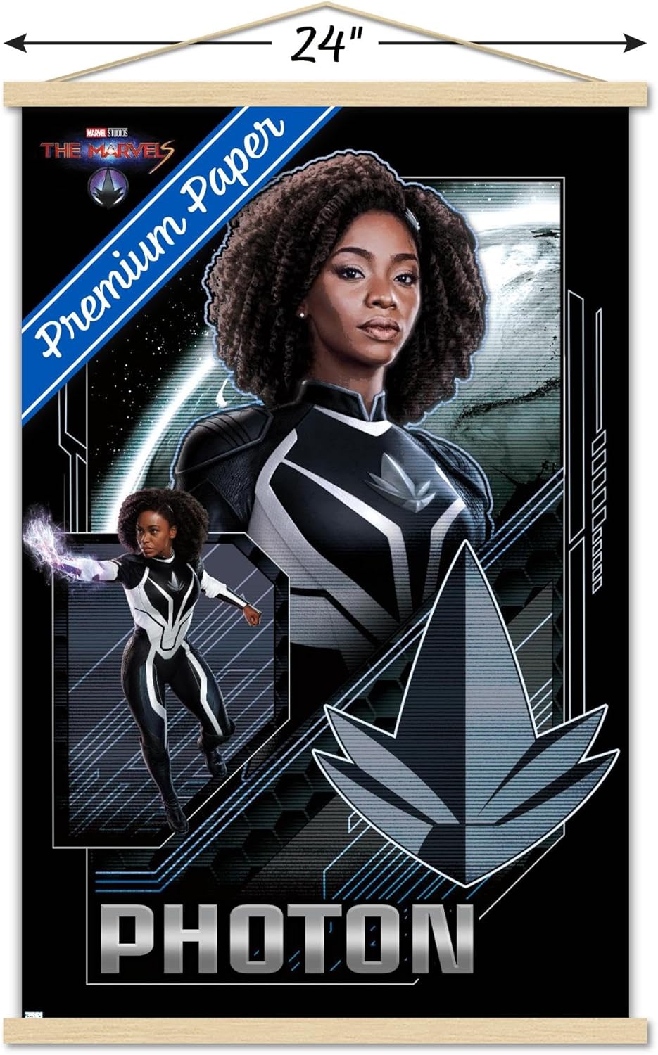 Trends International Marvel The Marvels – Póster de pared con fotones, 22.37 x 34.00 pulgadas, paquete de impresión prémium y colgador de madera de