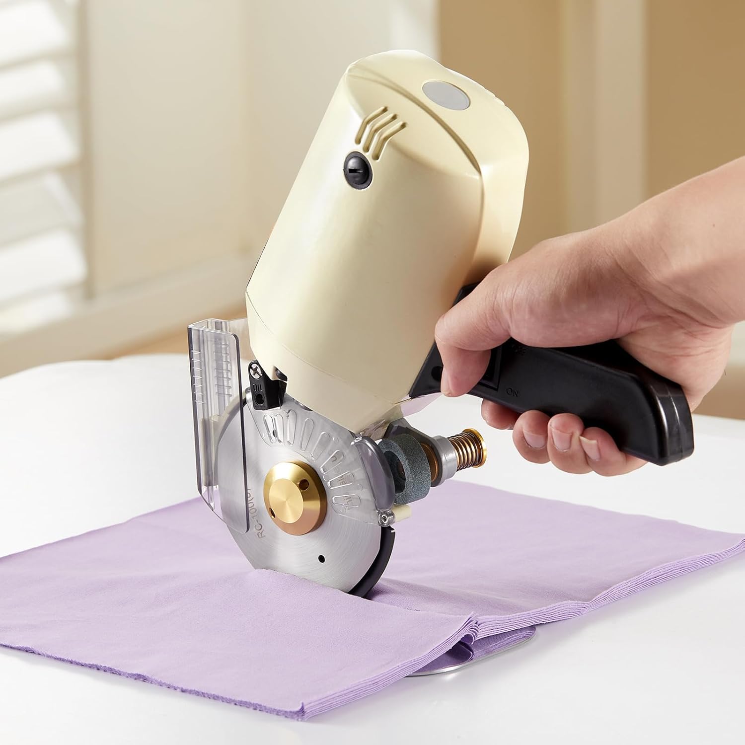 VEVOR Cortador de tela, máquina de corte rotativa eléctrica de tela de 250 W, grosor de corte de 1.1 pulgadas, cuchillo octogonal, con hoja de