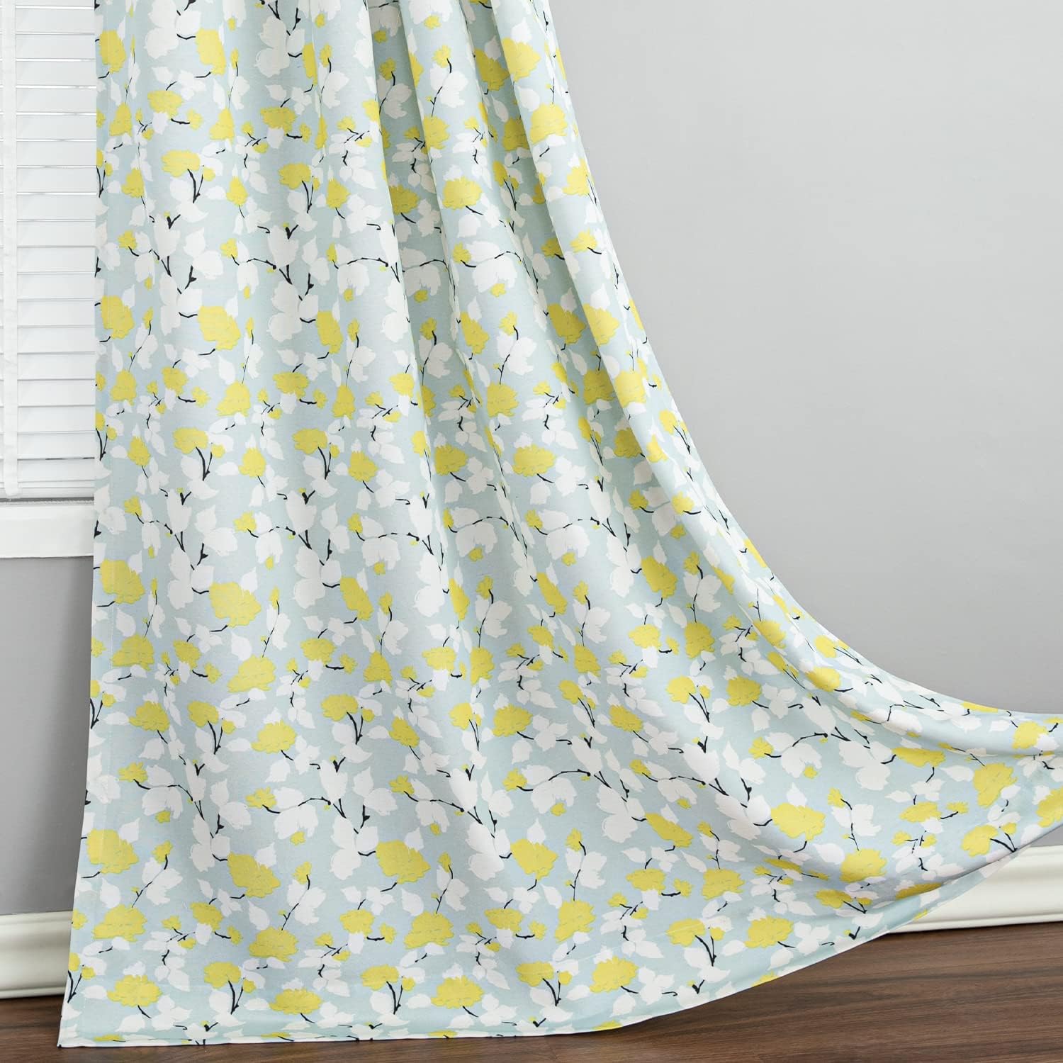 VOGOL Cortinas estampadas para ventana, cortinas con ojales para dormitorio y sala de estar, juego de 2 paneles, 52 x 96 pulgadas, flores blancas y