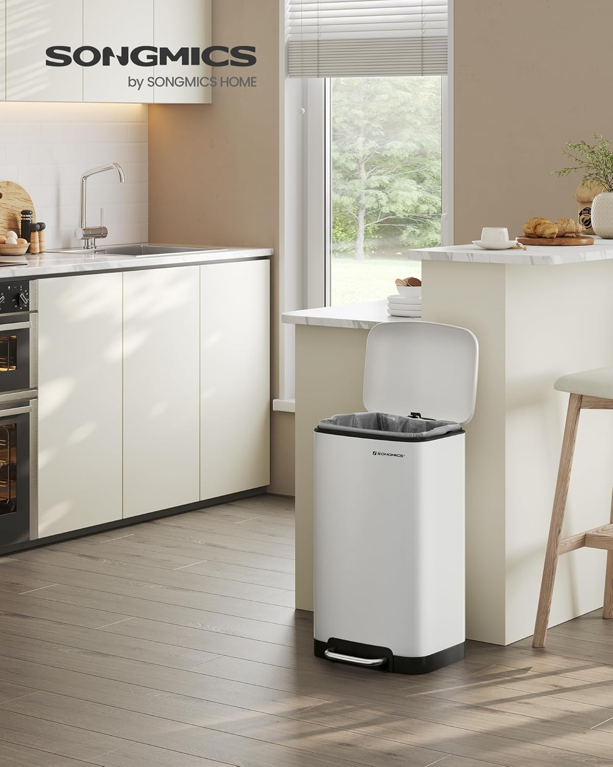 SONGMICS Bote de basura de 8 galones (30L) con tapa y cubo interior, cubo de basura de acero inoxidable, cierre suave, blanco ULTB01W30