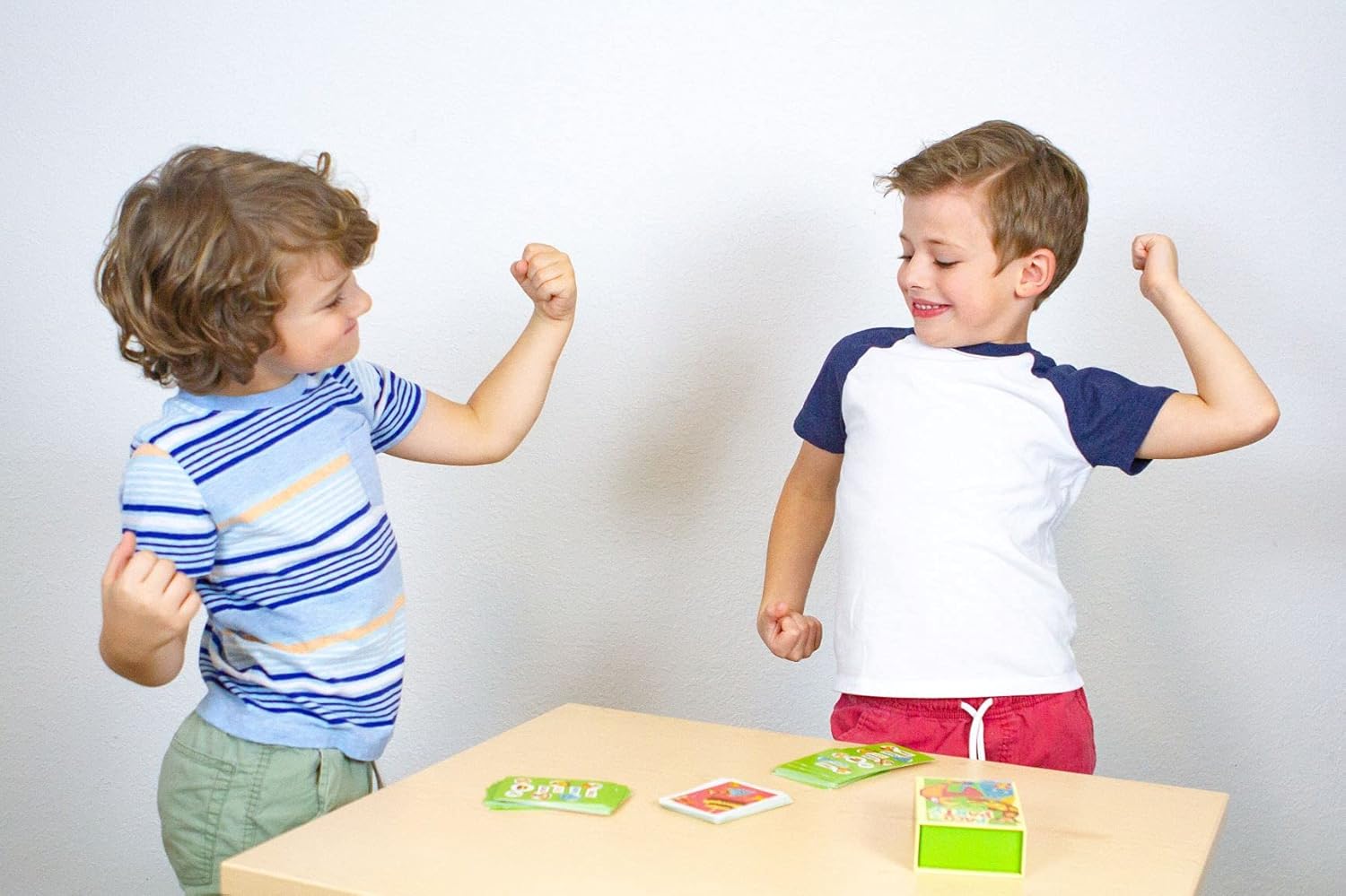 Blue Orange Paco’s Party, divertido juego de cartas para niños, juego familiar para niños de 2 a 6 jugadores. Recomendado para edades de 5 en