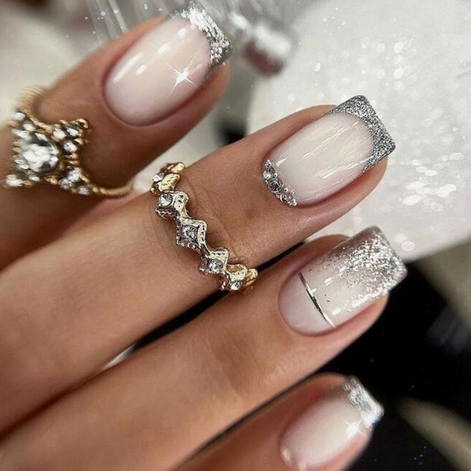 diduikalor Uñas postizas cuadradas cortas a presión, de cobertura completa, plateadas con purpurina, con diseños, uñas postizas brillantes y blancas