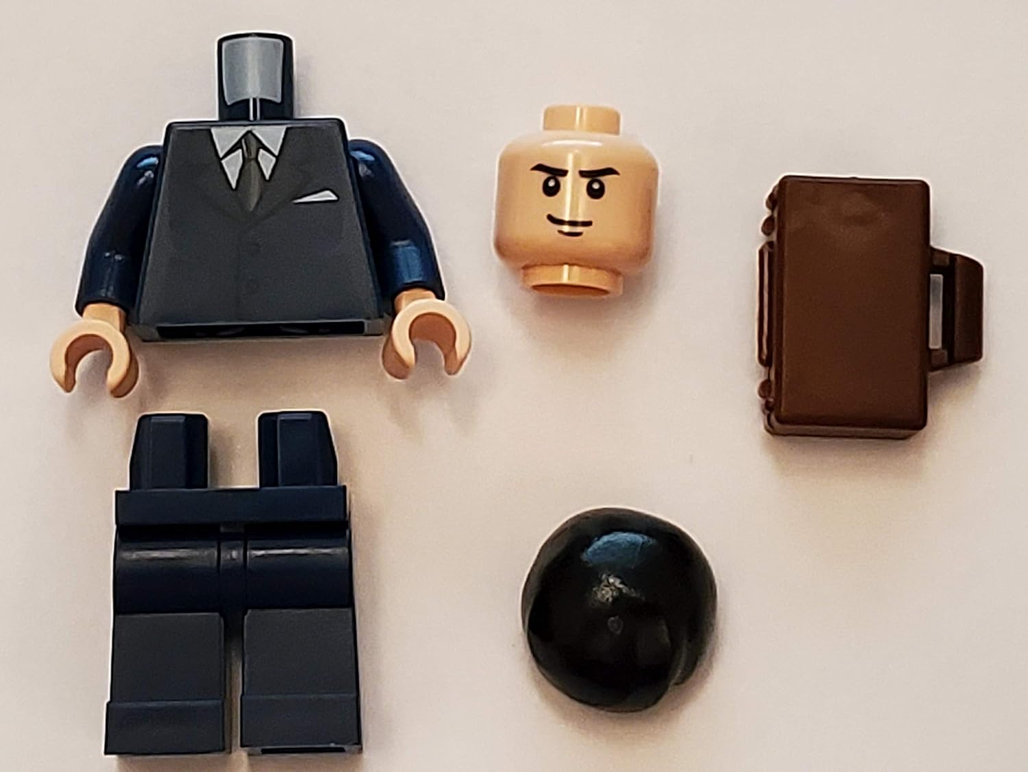 Bruce Wayne con maletín – Figura de Batman de LEGO